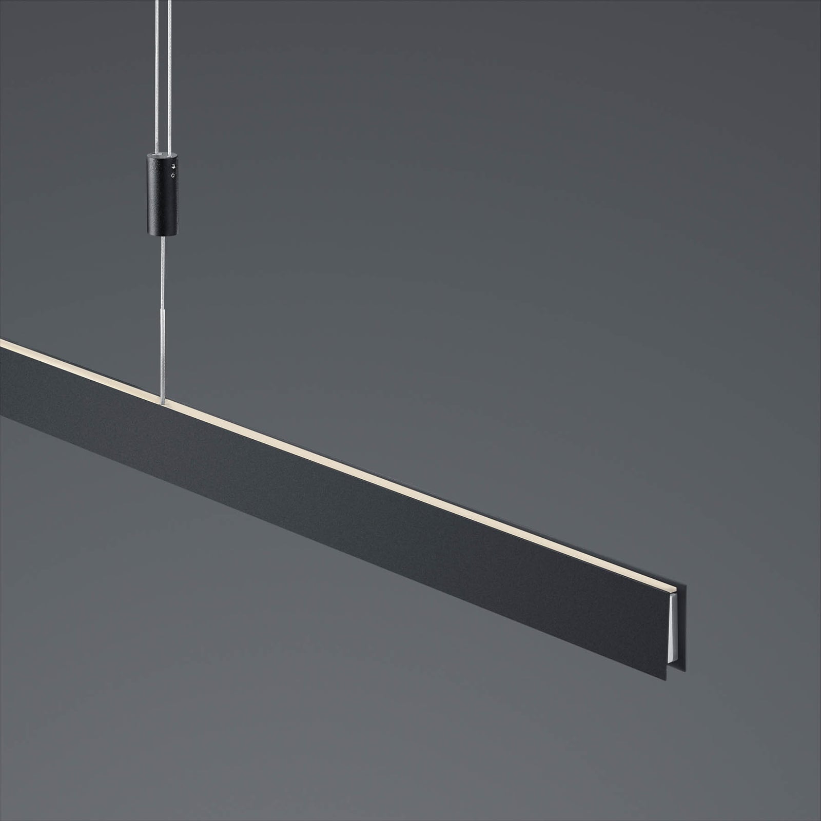 LED pendellampe Delta dimbar svart 130 cm 37W varmhvit montert