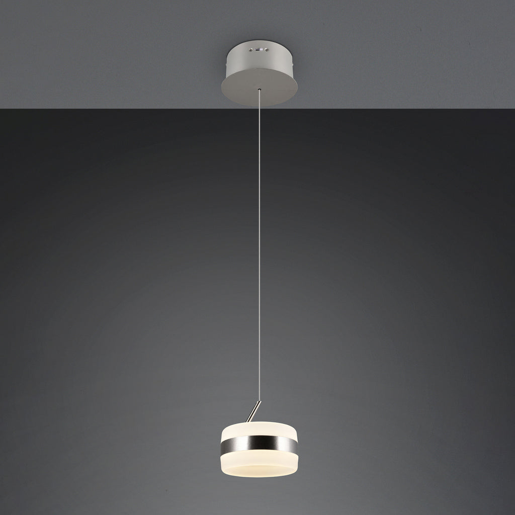 LED pendellampe Dios matt nikkel montert i rom