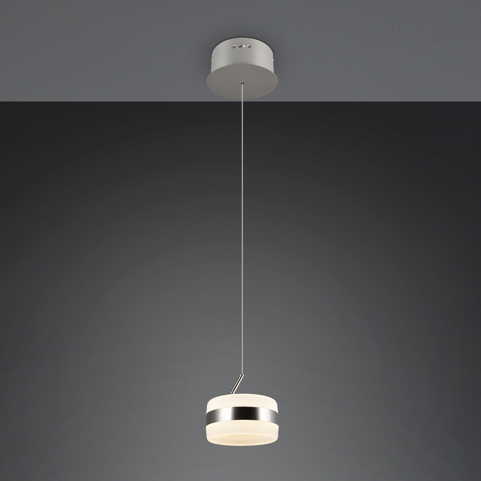 LED pendellampe Dios matt nikkel montert i rom