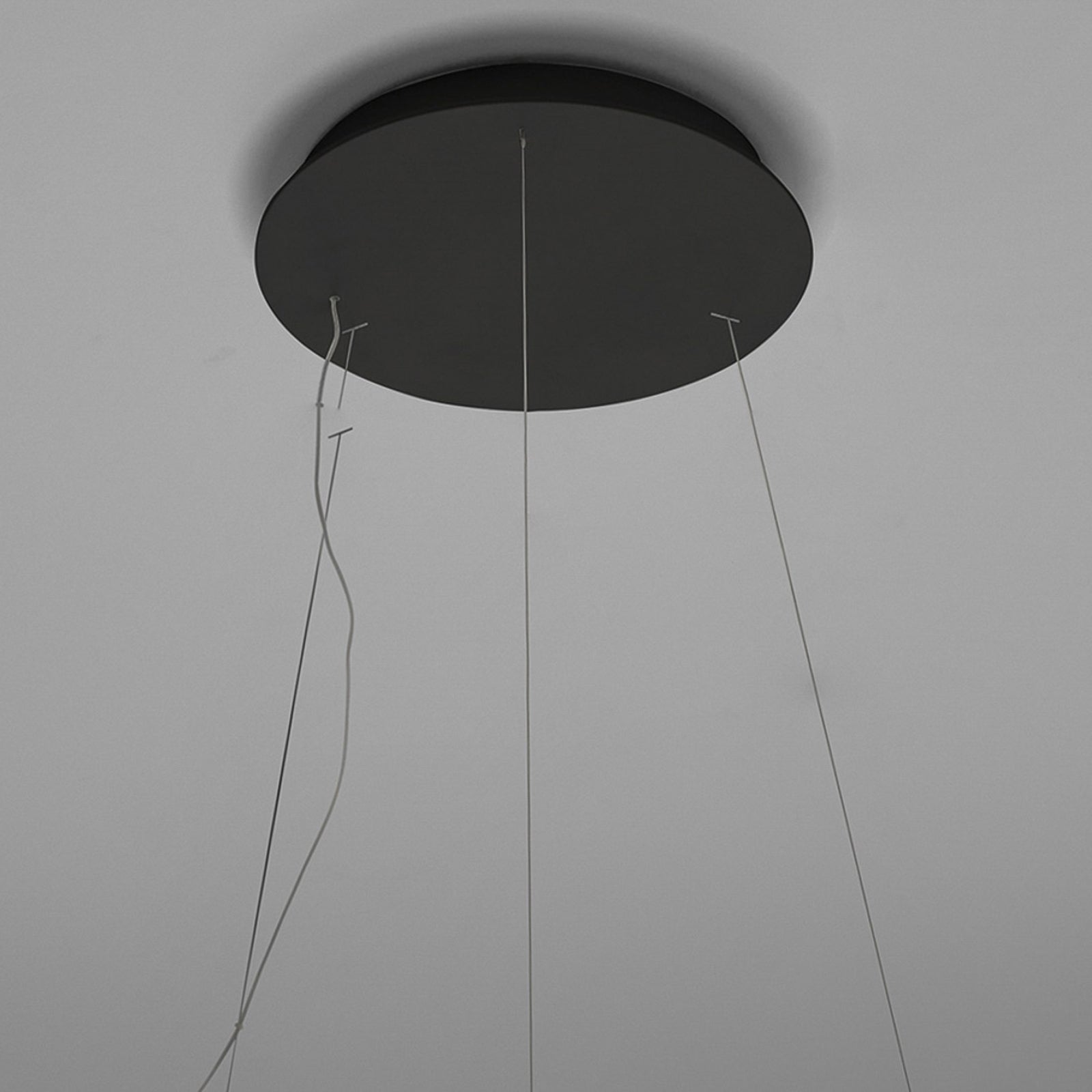 LED pendellampe Discovery horisontal dimbar Ø70 cm svart montert