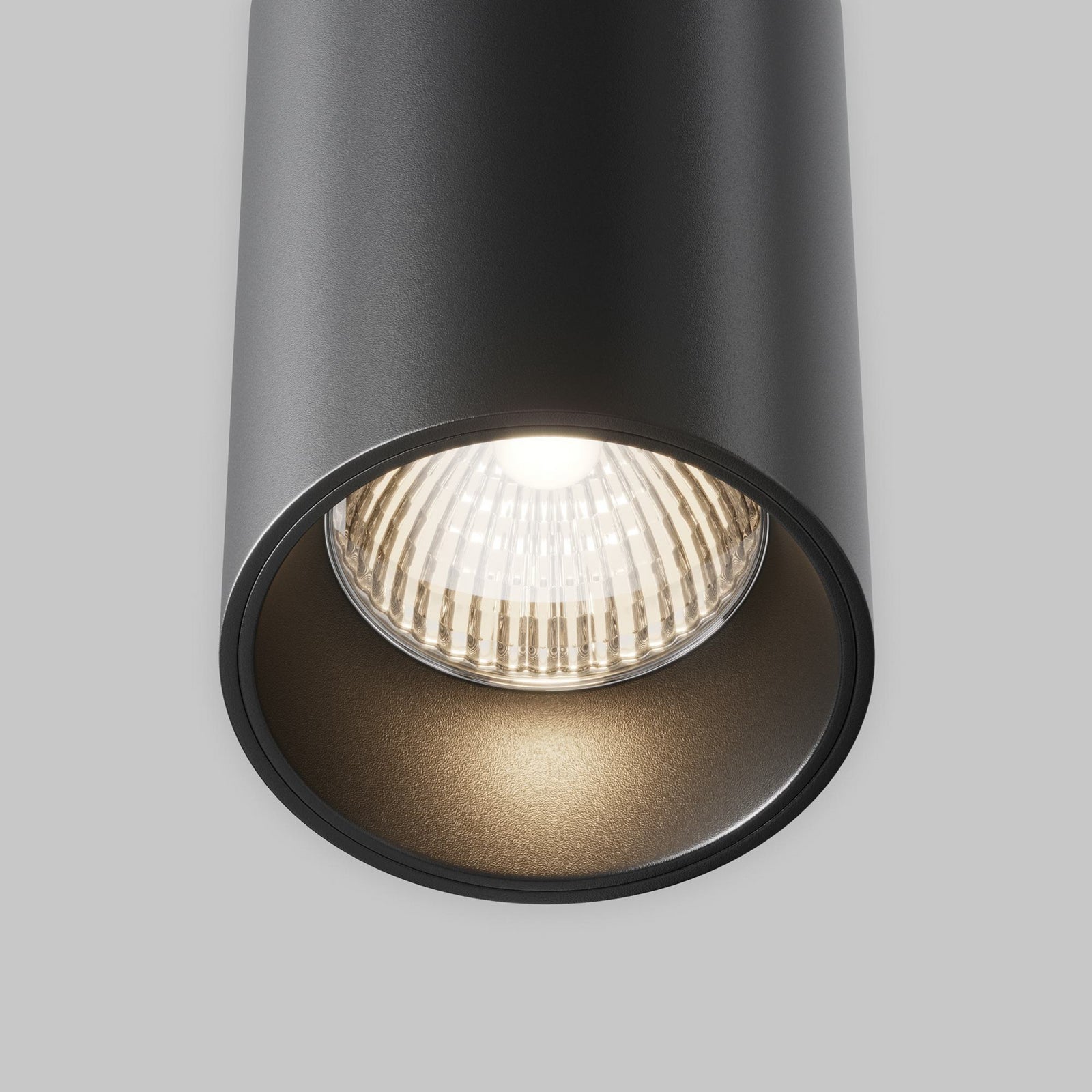 LED pendellampe Efir svart aluminium Ø9,5 cm nærbilde av lampe