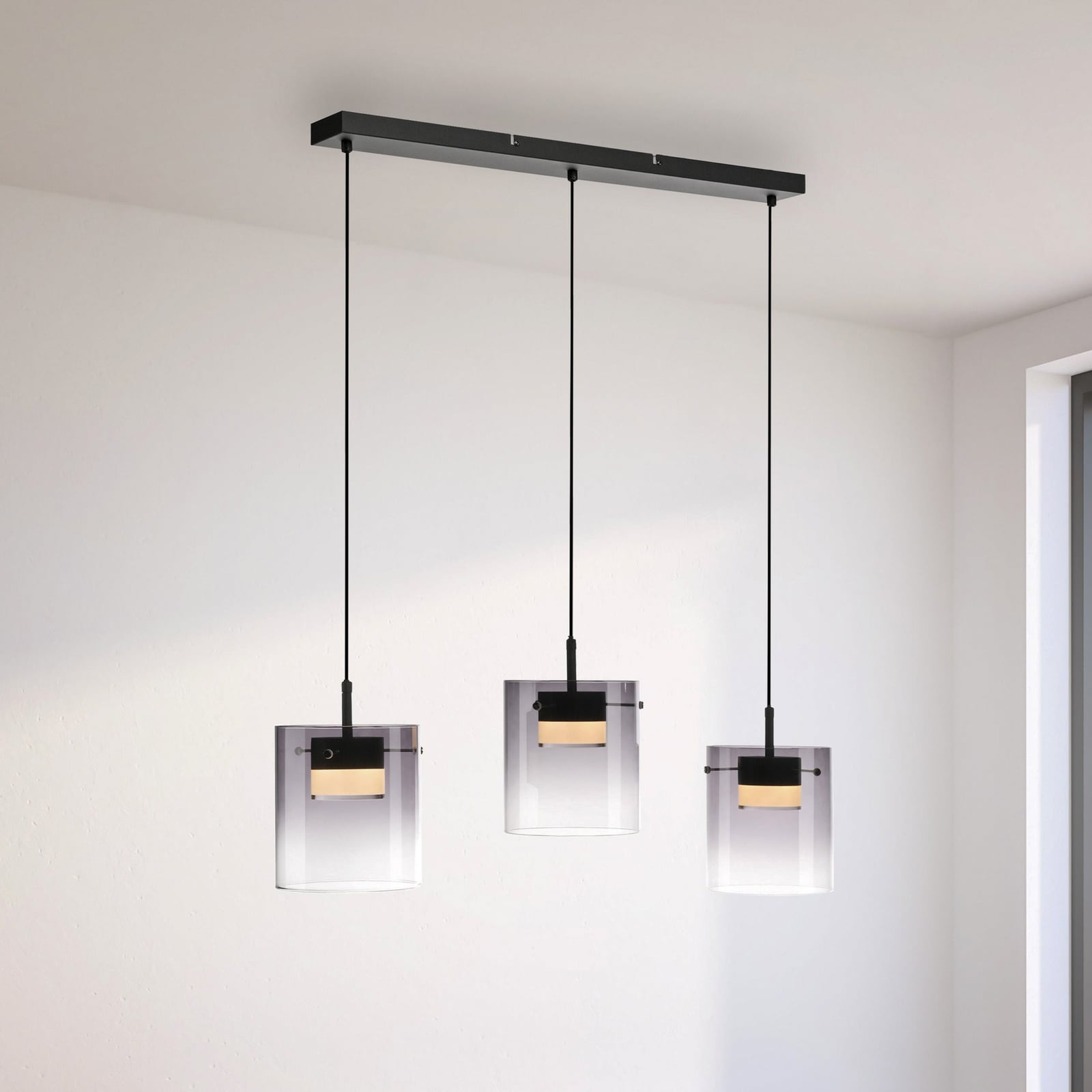 LED pendellampe Elio 3-lys røykglass dimbar svart forfra