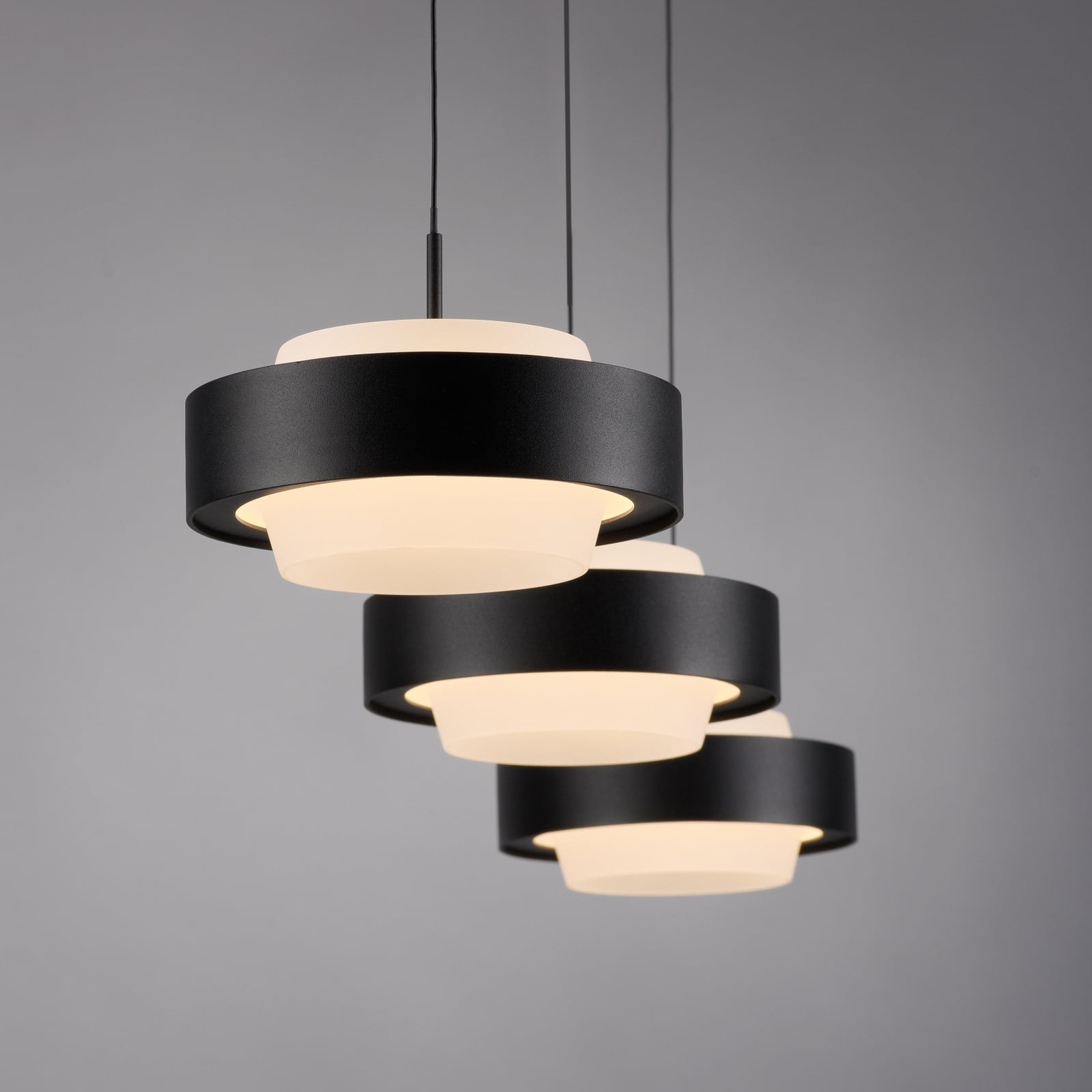 LED pendellampe Elmo 3-lys svart glass dimbar 3000K metallramme