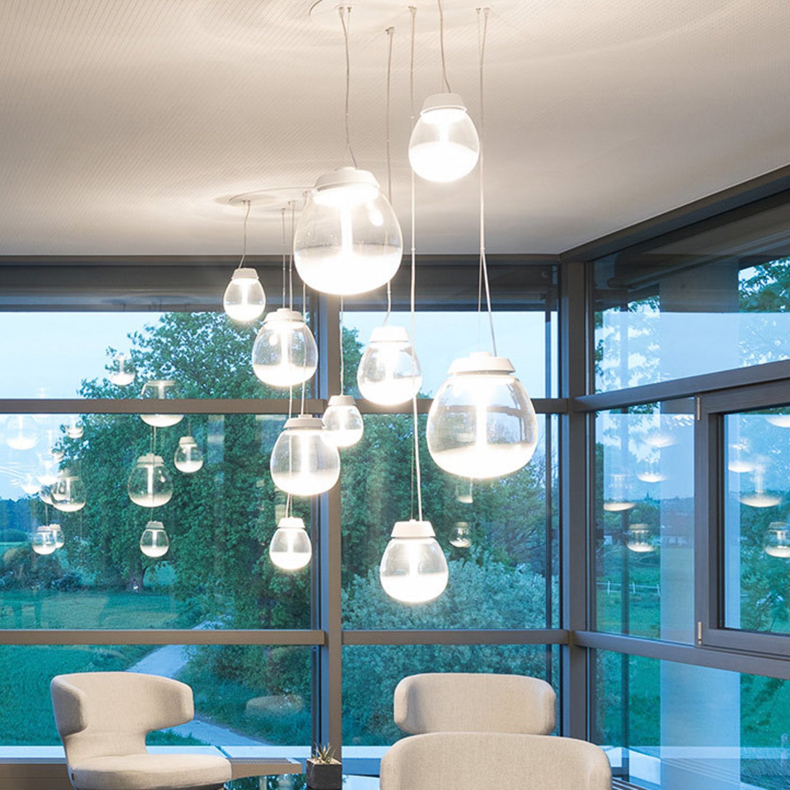 LED pendellampe Empatia dimbar glass Ø26 cm 16W Artemide oppheng og ledning