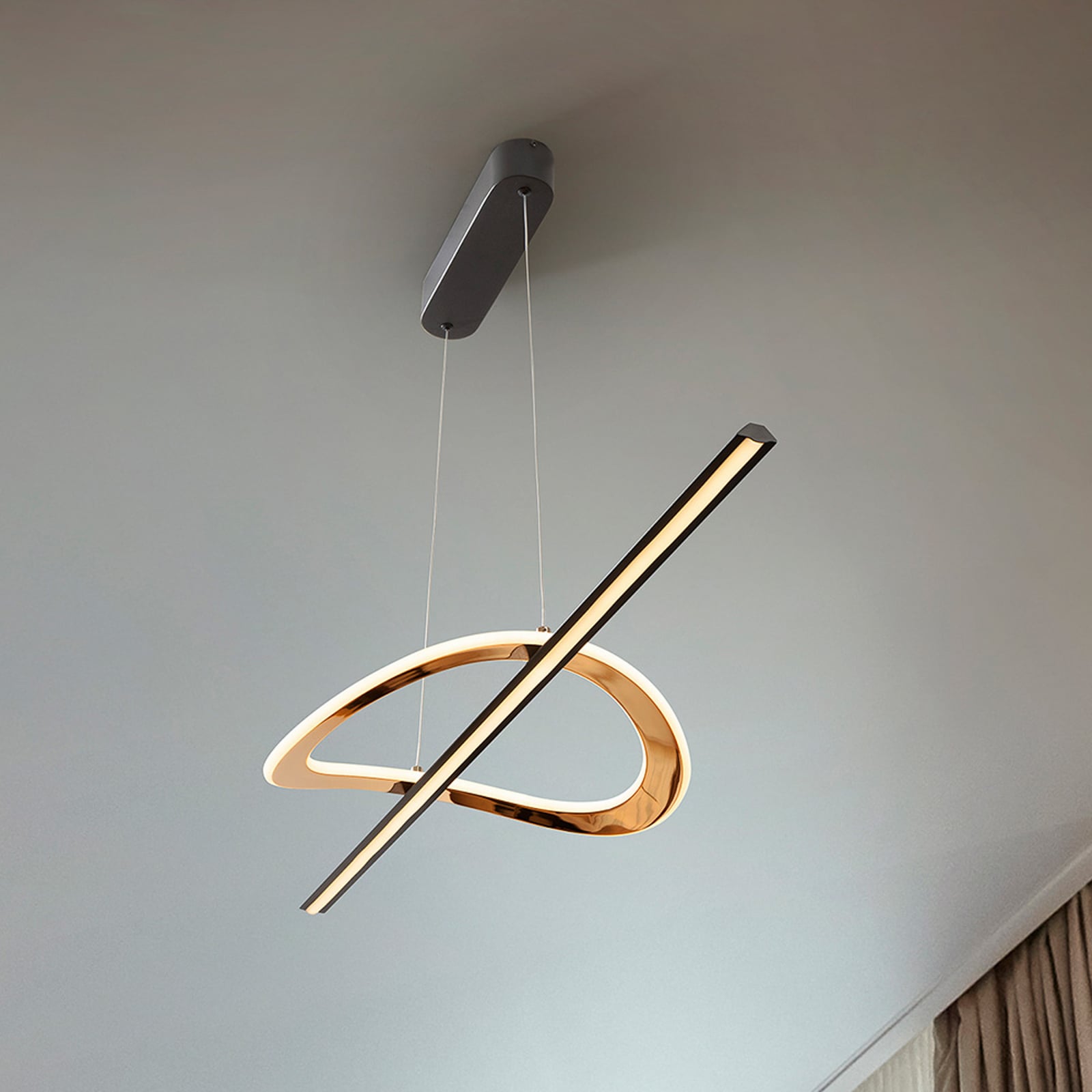 LED pendellampe Enora svart/gull CCT dimbar 120 cm forfra