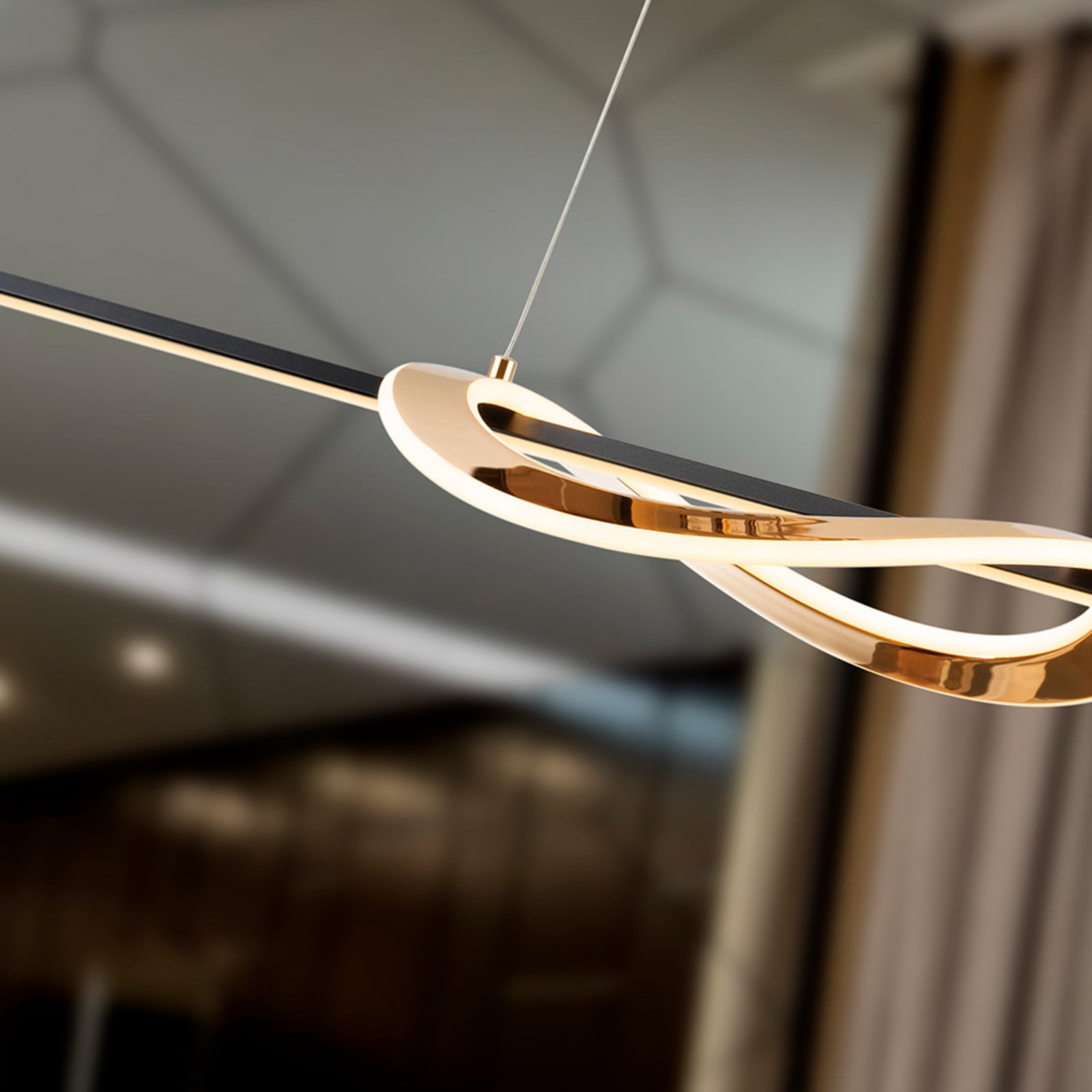 LED pendellampe Enora svart/gull CCT dimbar 120 cm nærbilde 2
