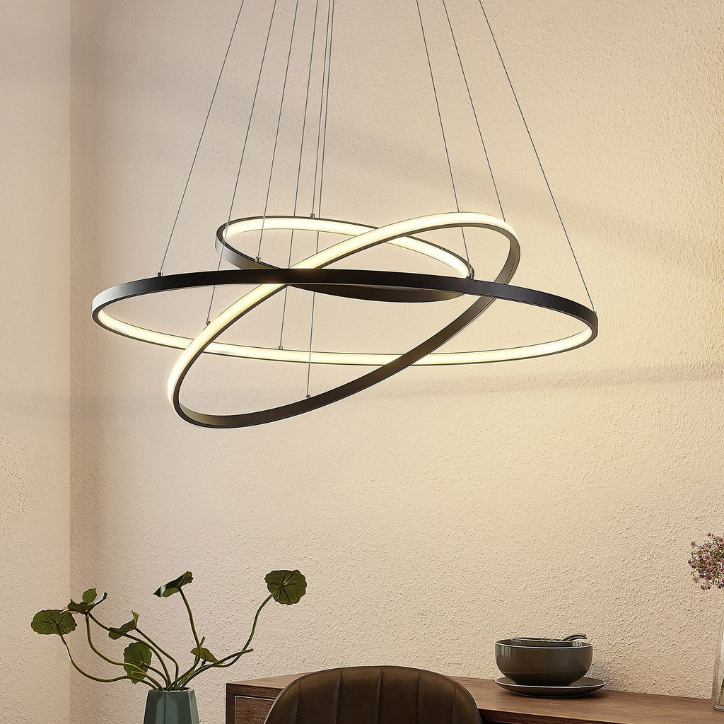 LED pendellampe Ezana 3 ringer dimbar svart forfra
