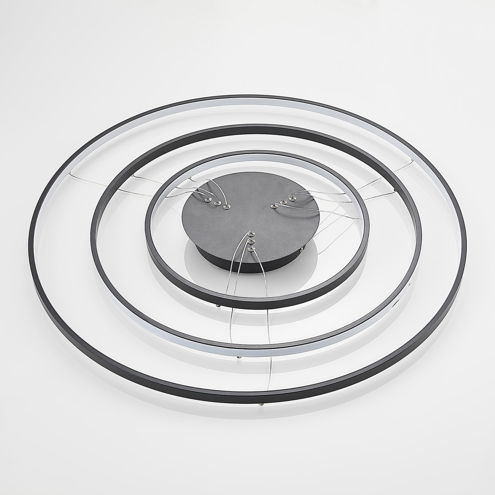 LED pendellampe Ezana 3 ringer dimbar svart oppheng detalj