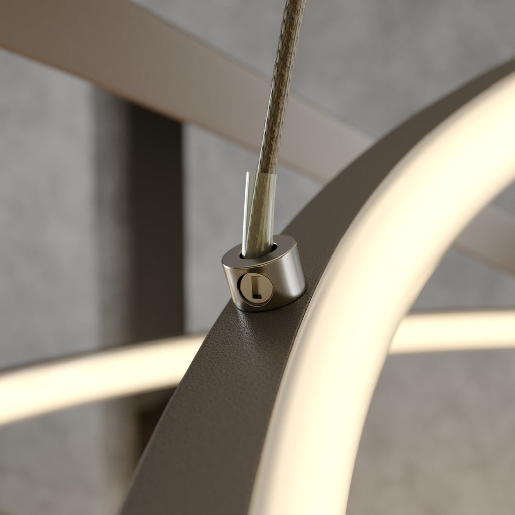 Nærbilde av LED pendellampe Ezana nikkel 3 ringer