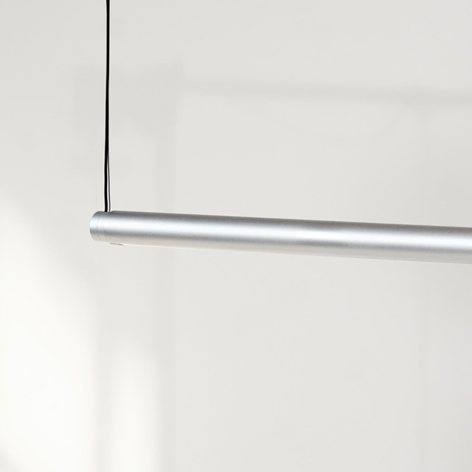 LED pendellampe Factor Linear 1500 aluminium opphengsdetalj