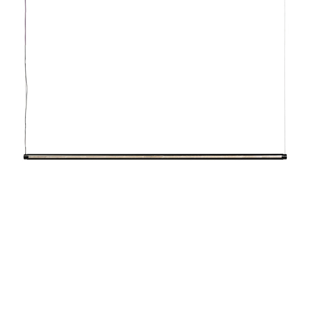 LED pendellampe Factor Linear dimbar svart 152 cm montert i rom