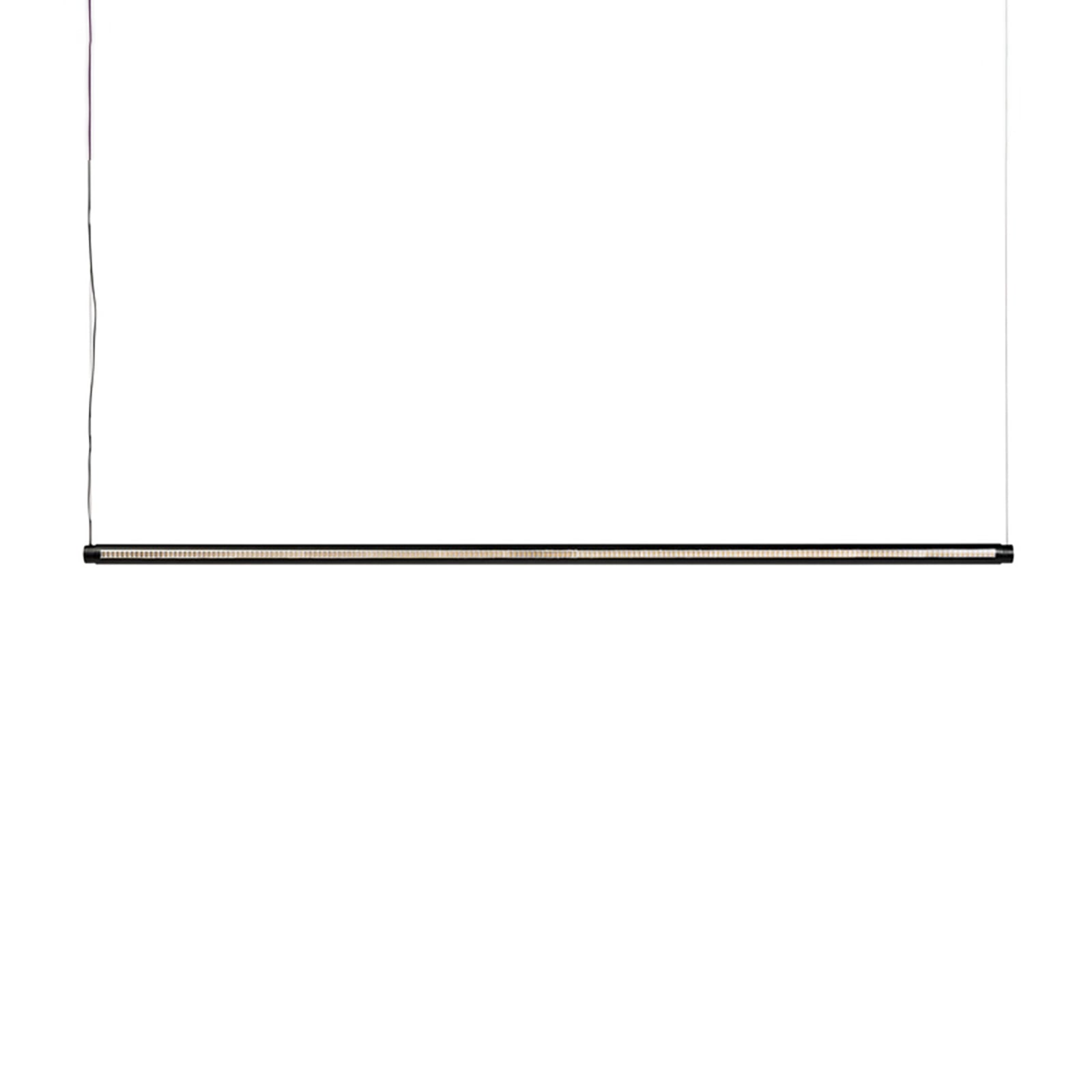 LED pendellampe Factor Linear dimbar svart 152 cm montert i rom