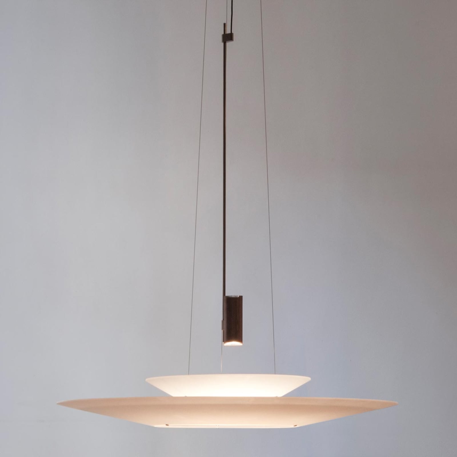 LED pendellampe Flamingo dimbar metakrylat Ø70 cm kobber bakside