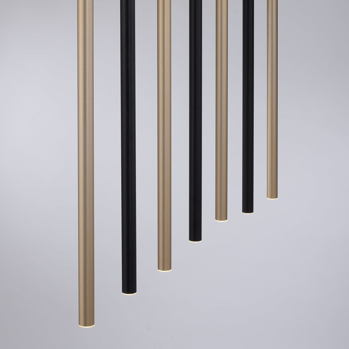 LED pendellampe Flute 7-lys svart/aluminium nærbilde
