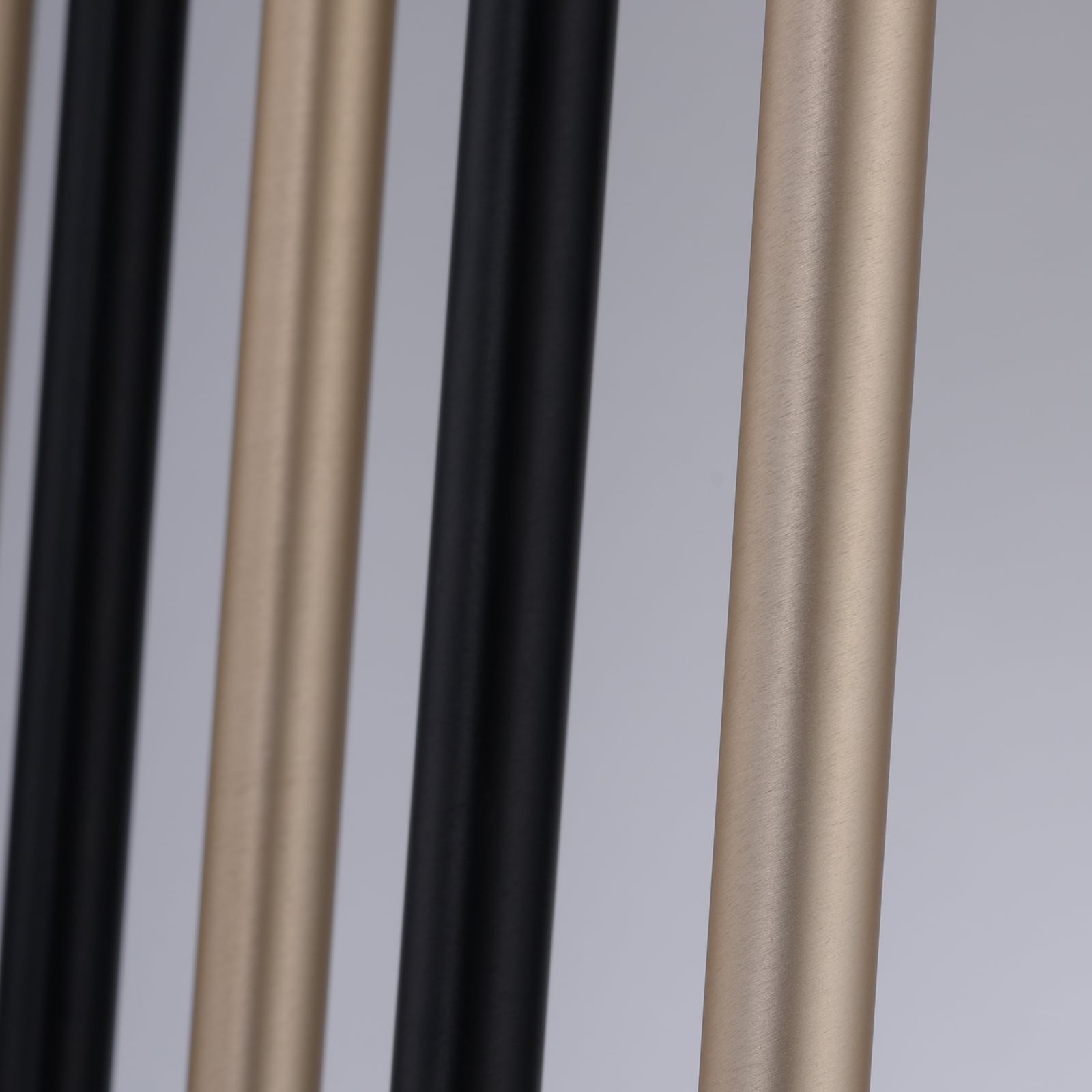 LED pendellampe Flute 7-lys svart/aluminium side