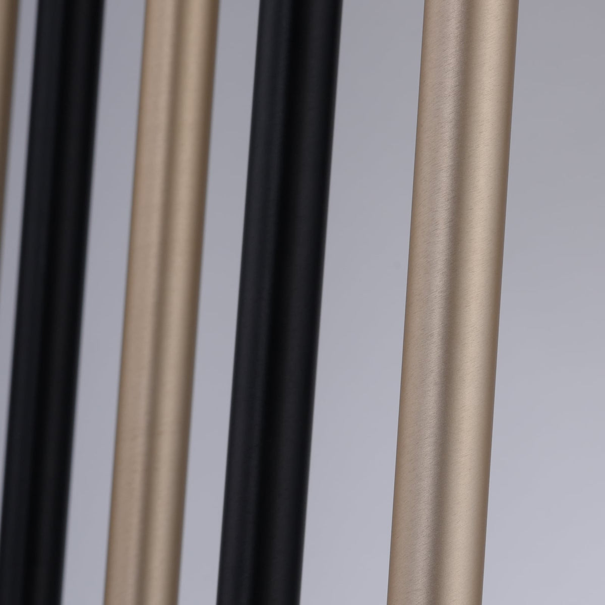 LED pendellampe Flute 7-lys svart/aluminium side
