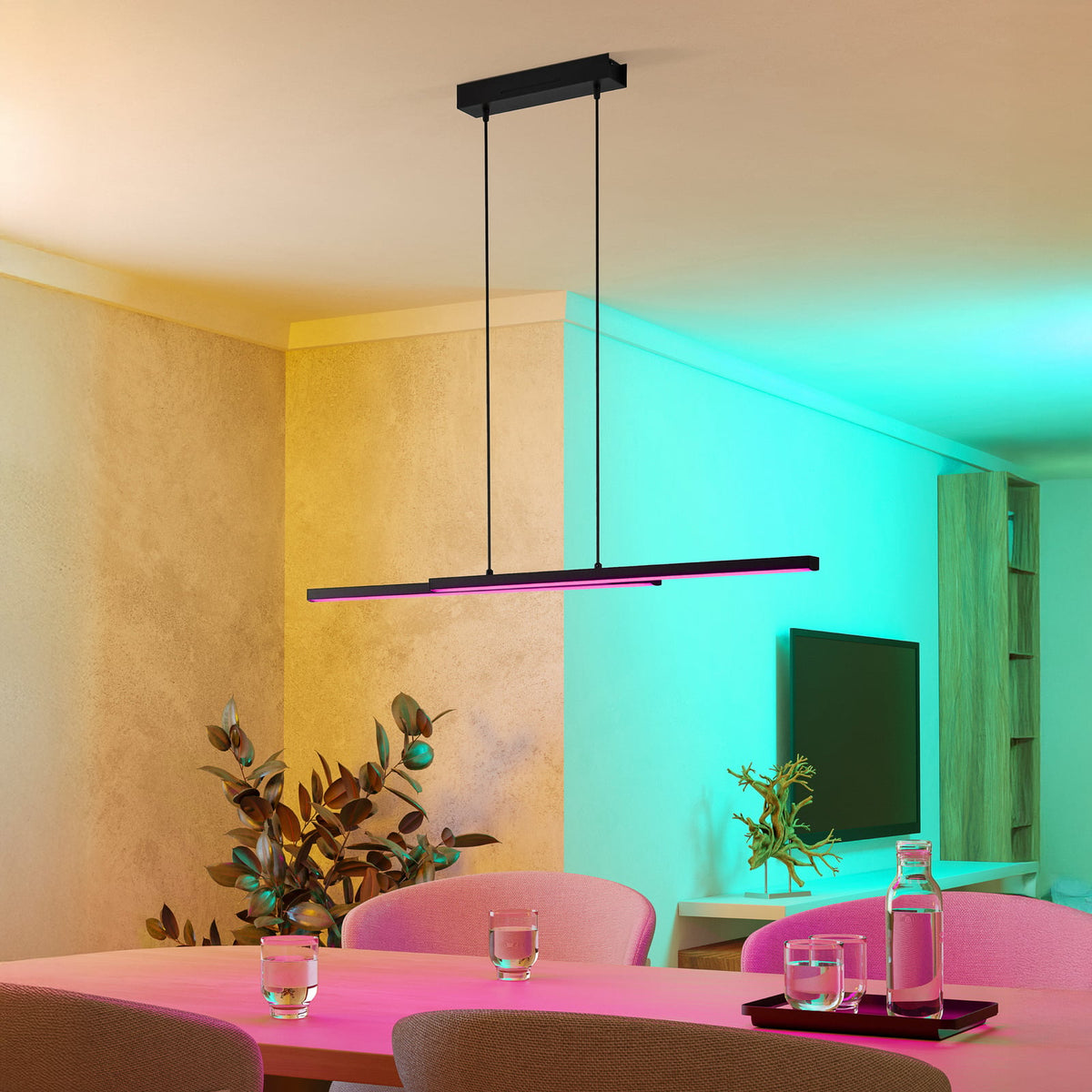 LED pendellampe Fraioli-Z svart dimbar RGB Zigbee 105 cm montert i stue