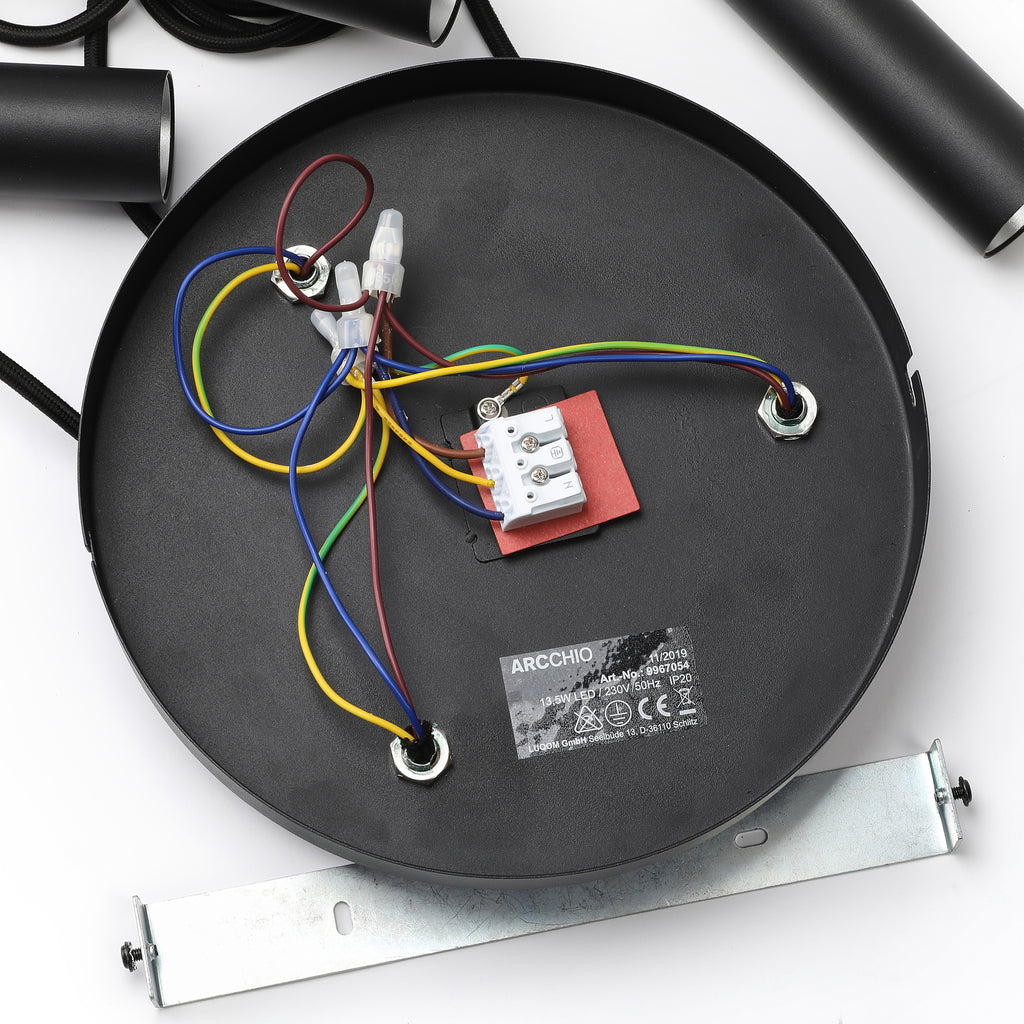 LED pendellampe Franka 3-lys aluminium Ø24 cm svart lyser over spisebord