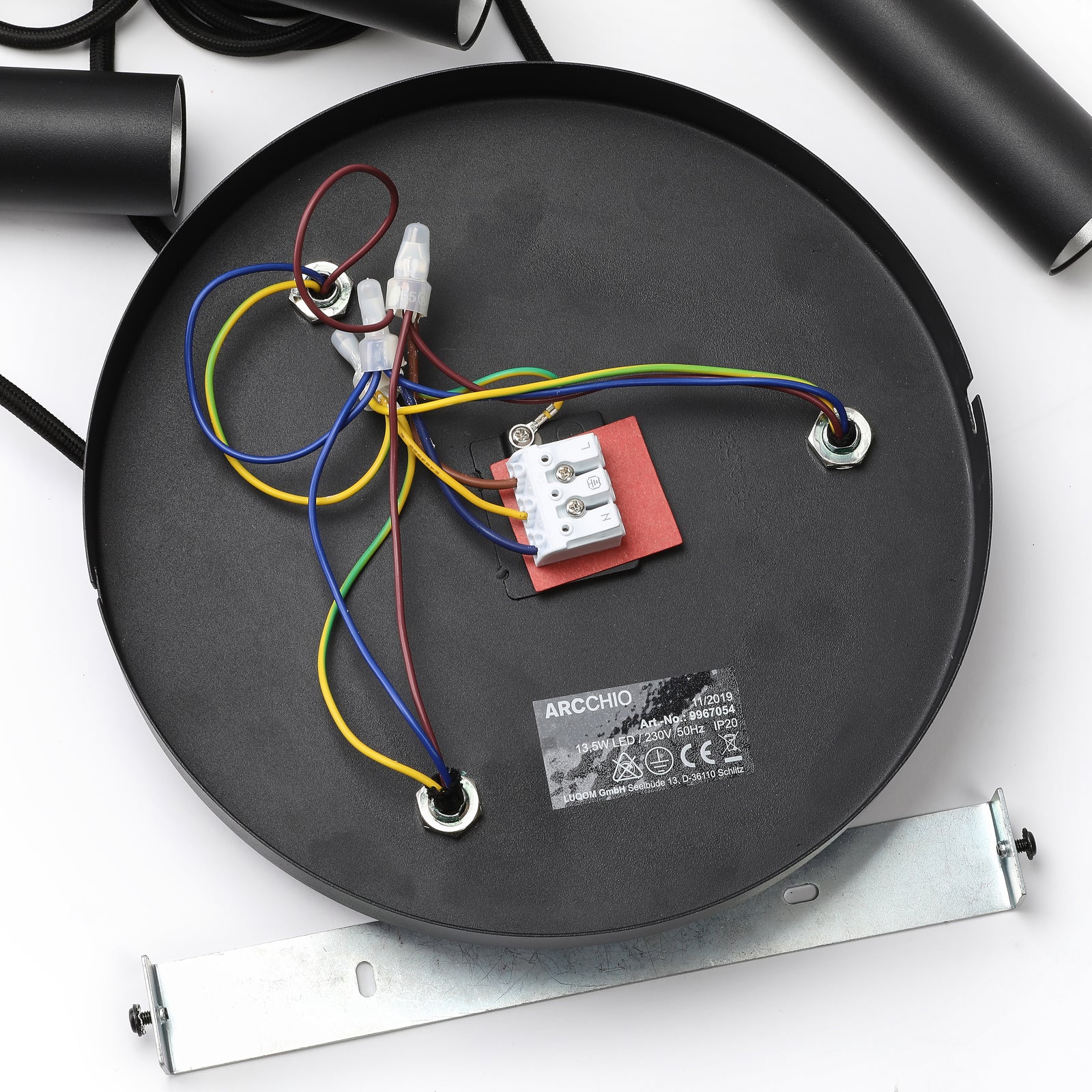 LED pendellampe Franka 3-lys aluminium Ø24 cm svart lyser over spisebord