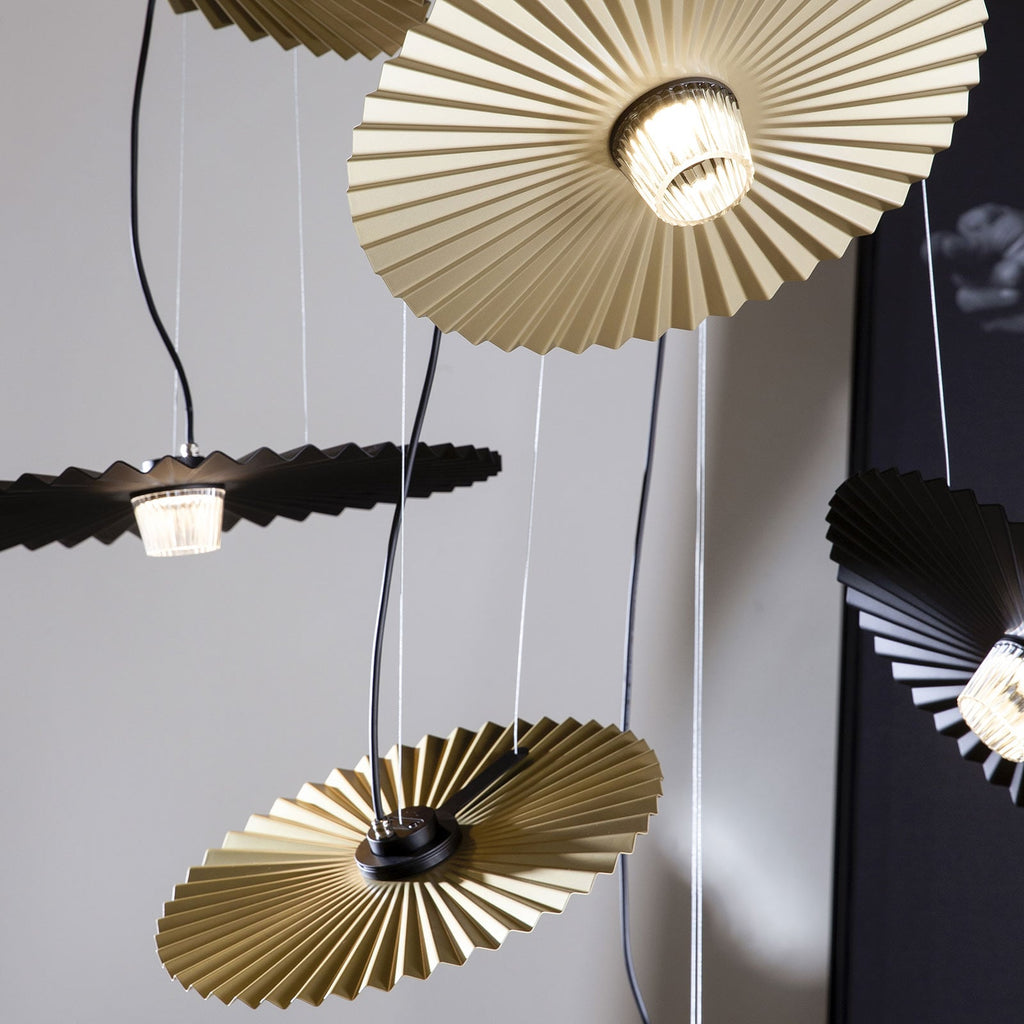 LED pendellampe Gonzaga dimbar messing nærbilde av detalj