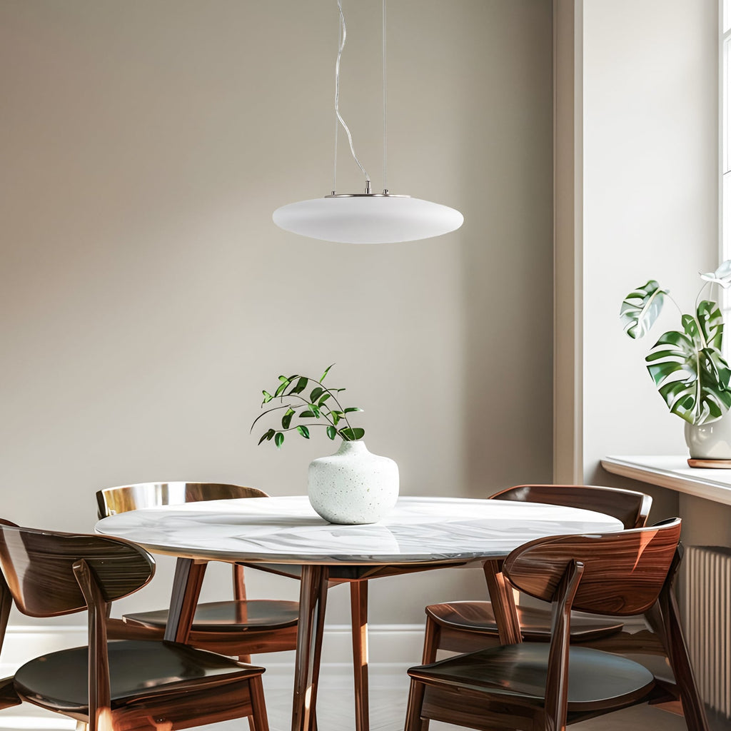 Detalj av LED pendellampe Gunda opalglass dimbar