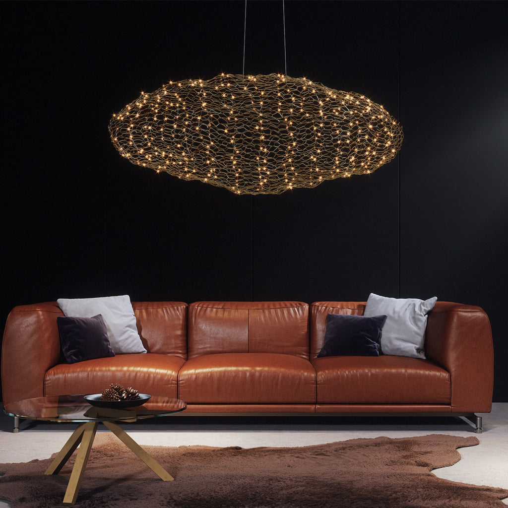 LED pendellampe Hayden skyform metallnett gull montert i rom
