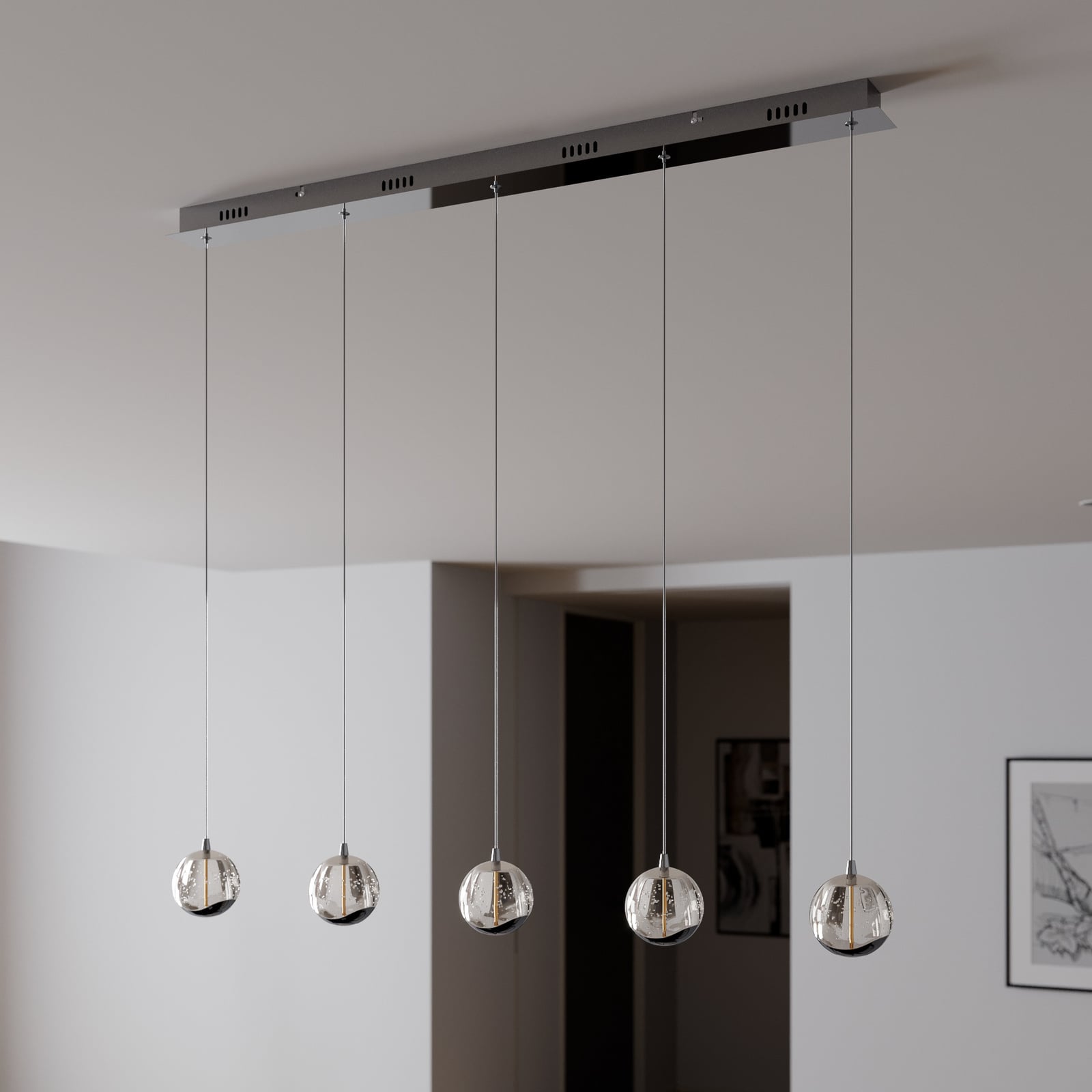 LED pendellampe Hayley 5-lys glass krom 96 cm montert over spisebord