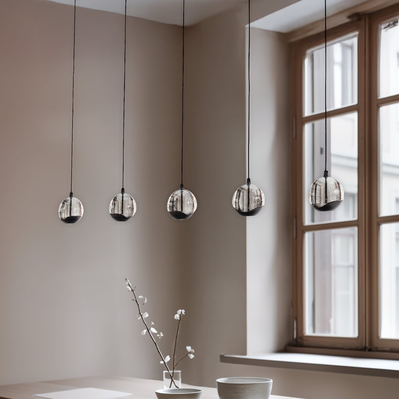 LED pendellampe Hayley 5-lys glass svart 96 cm forfra