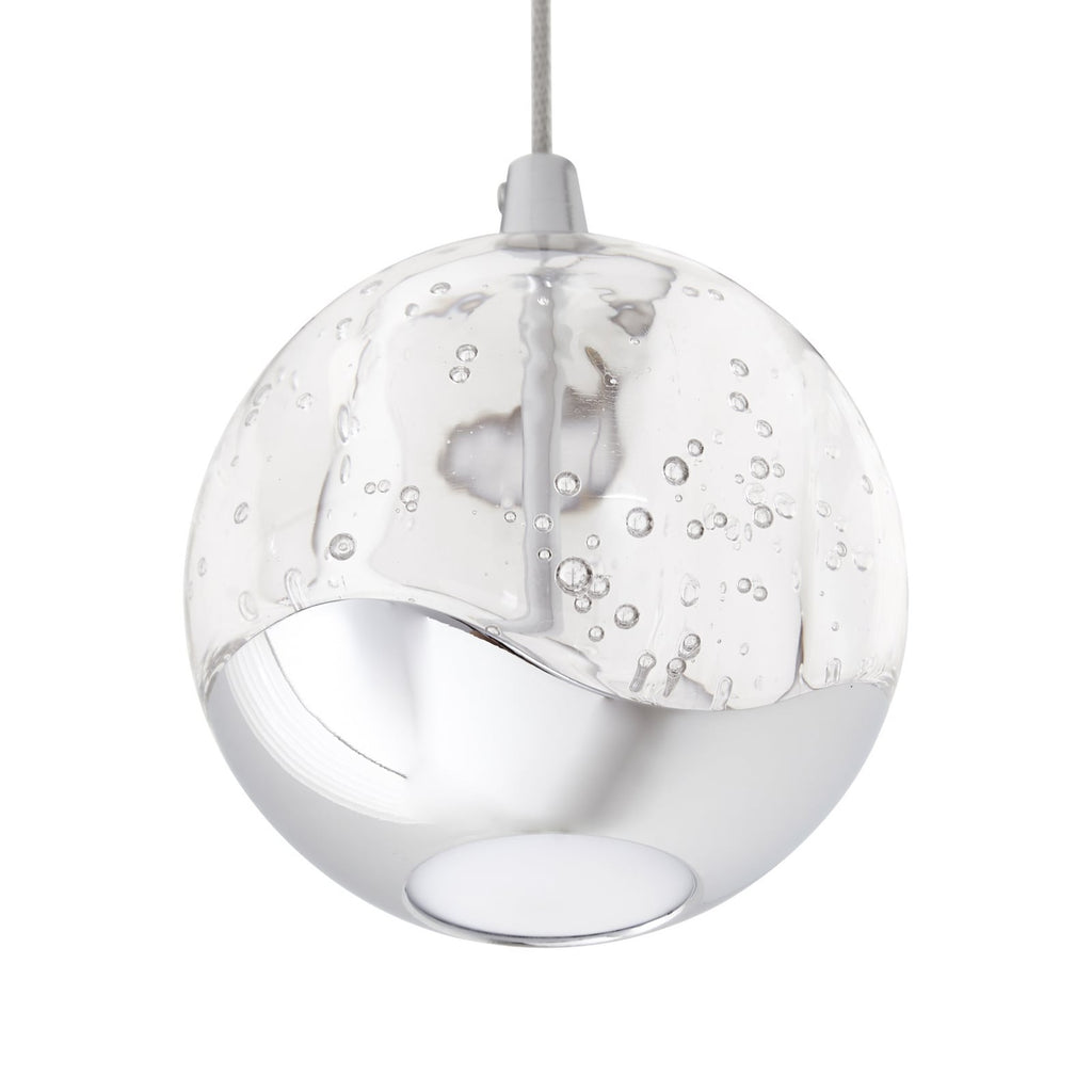 LED pendellampe Hayley glass kuleform krom Ø9 cm nærbilde av kromdetaljer