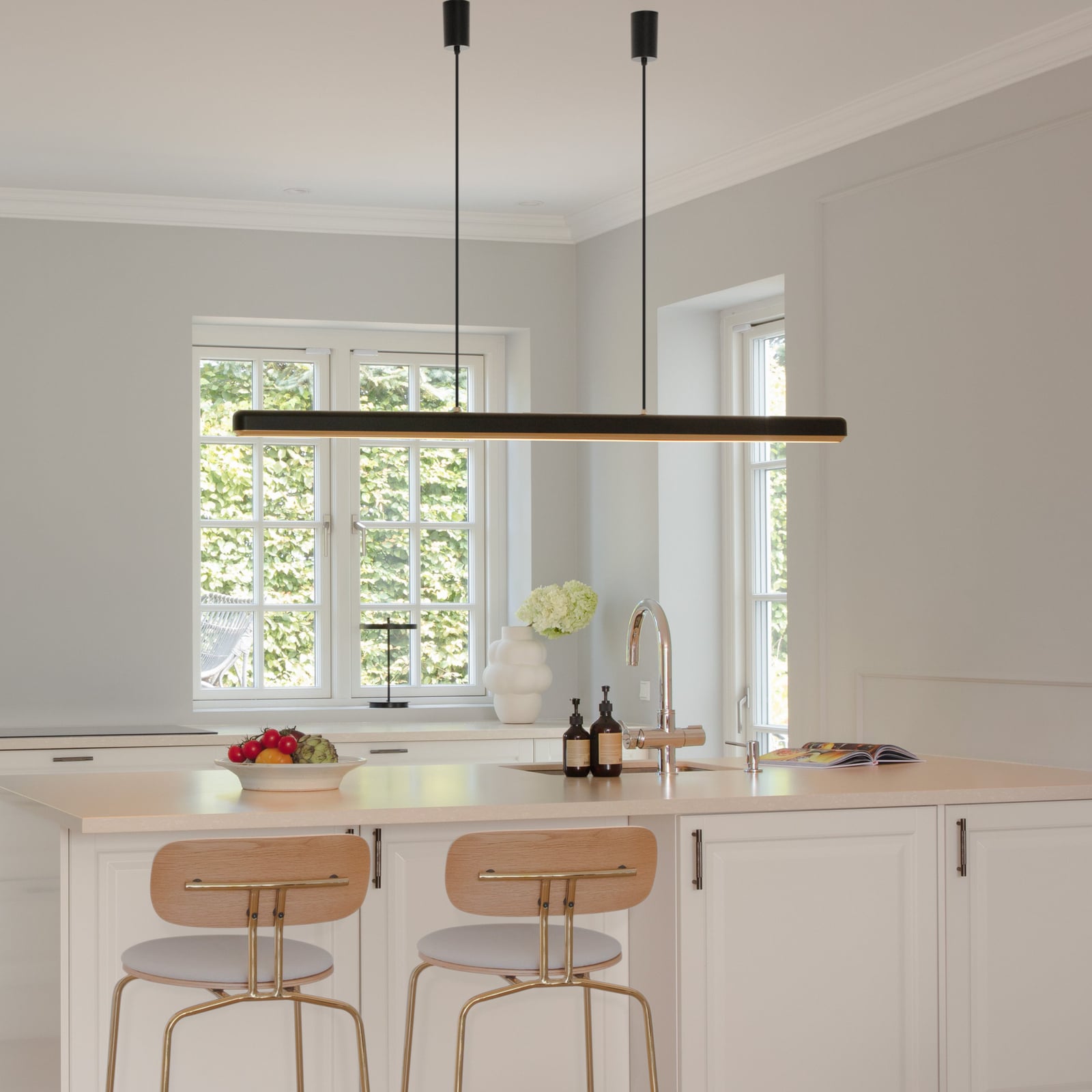 Bakside av LED pendellampe Hazel Branch svart/messing