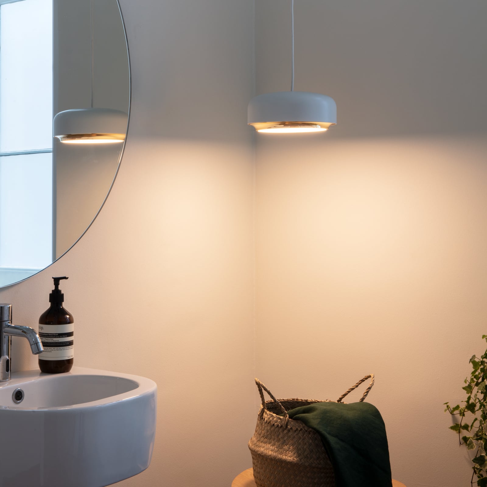 LED pendellampe Hazel Mini hvit/messing dimbar bakside