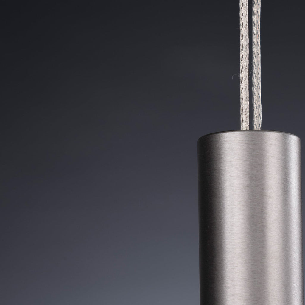 Detalj av aluminiumskomponenter på pendellampe Hiba