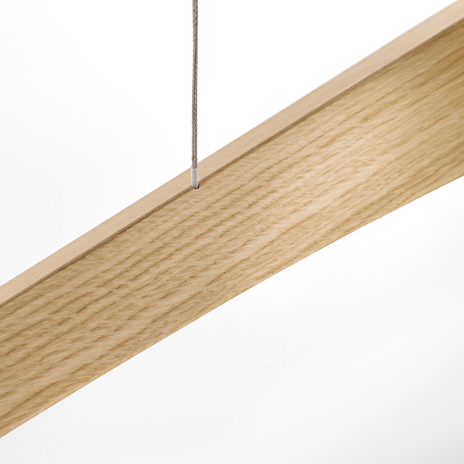 Nærbilde av LED pendellampe Hiba eik natur dimbar 118 cm