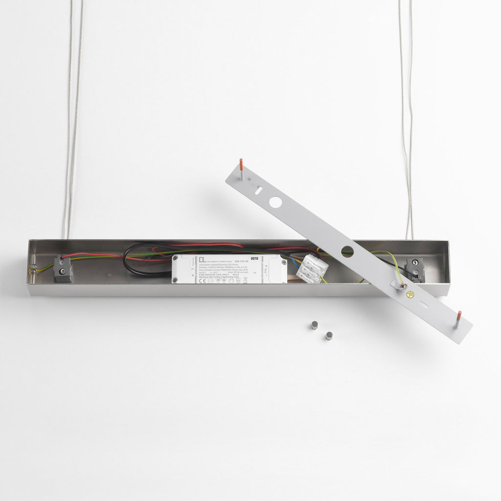 Sidestilt LED pendellampe Hiba eik natur dimbar 118 cm