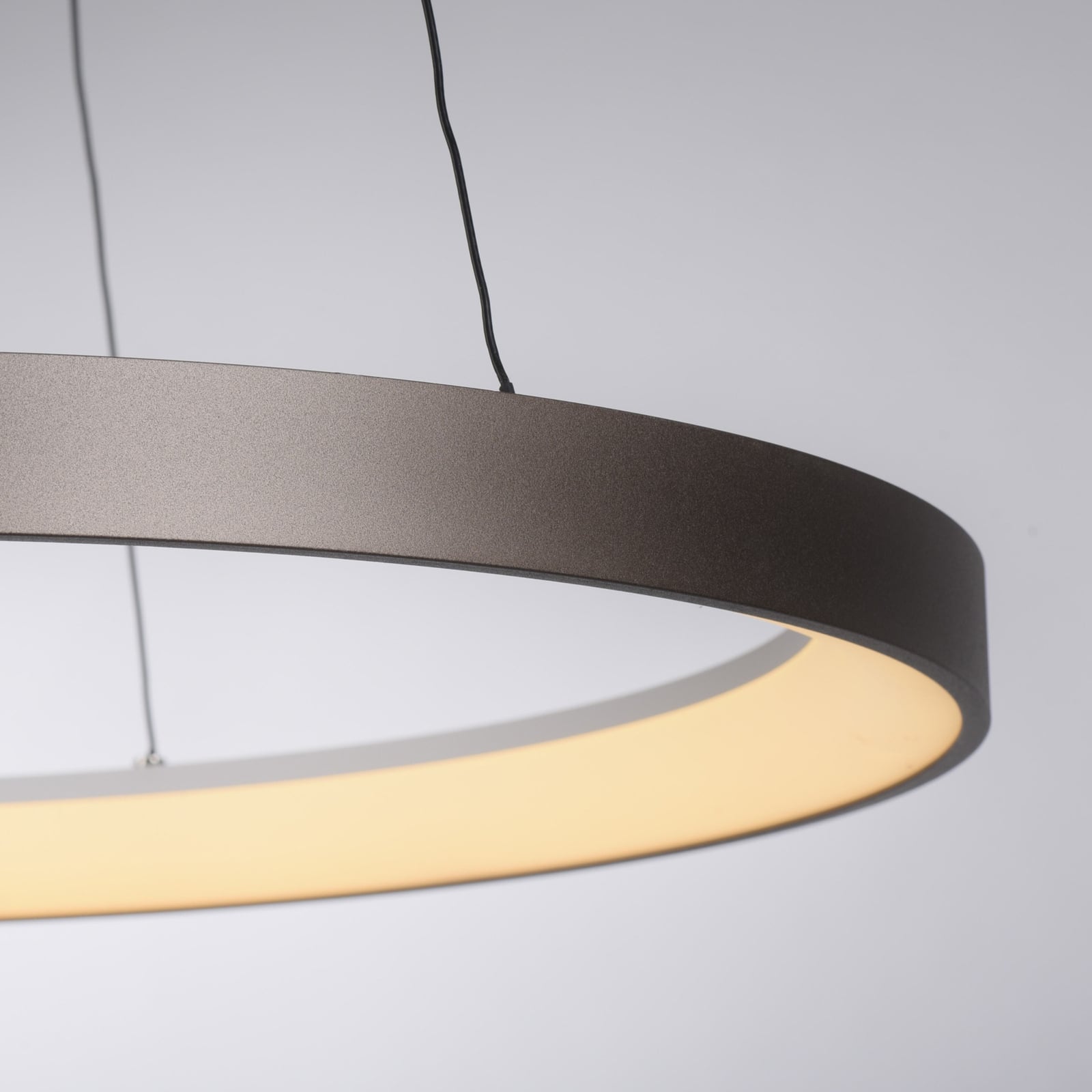LED pendellampe Hoop dimbar brun aluminium Ø57 cm nærbilde
