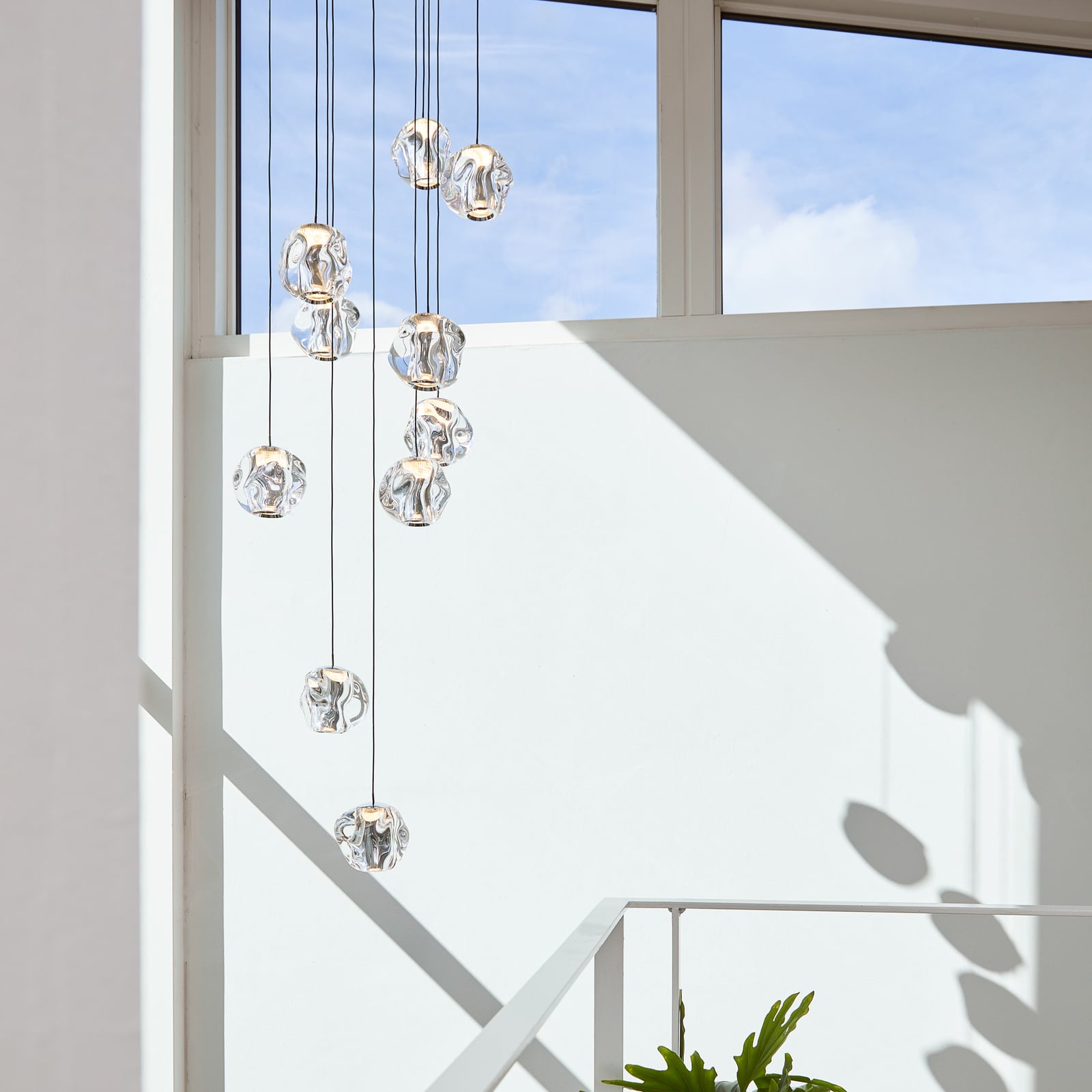 Detaljbilde av LED pendellampe Ice Ball 10-lys akryl dimbar krom