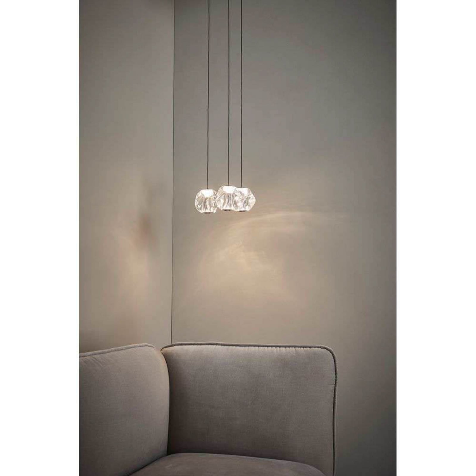 LED pendellampe Ice Ball 3-lys klar akryl Ø30 cm dimbar montert i rom