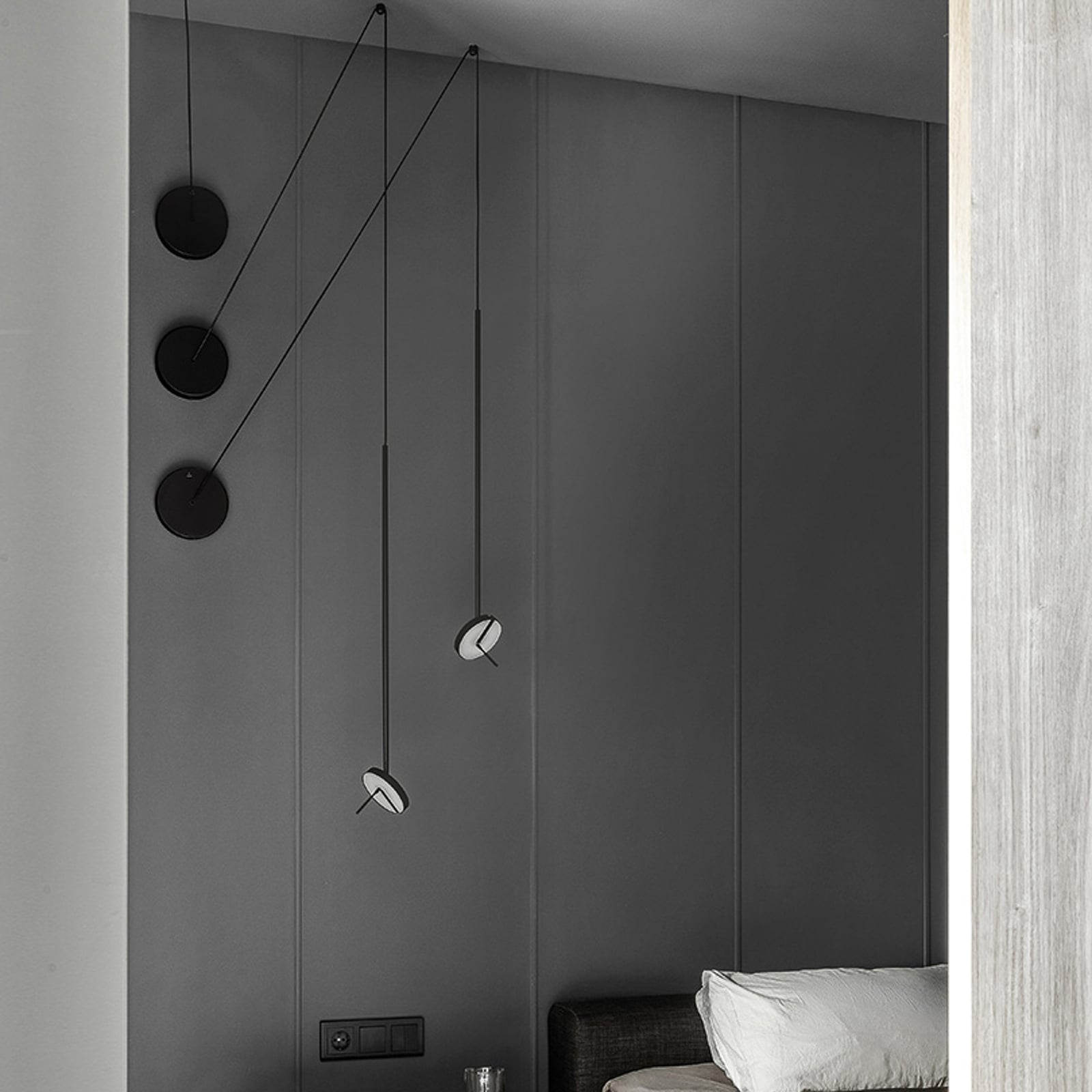 Bakside av LED pendellampe Invisible Single svart aluminium dimbar
