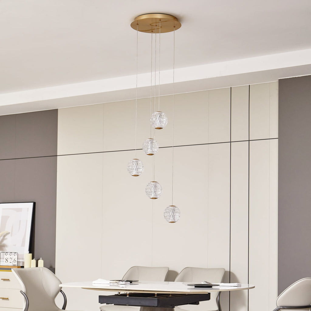 Detalj av LED pendellampe Ismenia 5-lys akryl messing 30W varmhvit