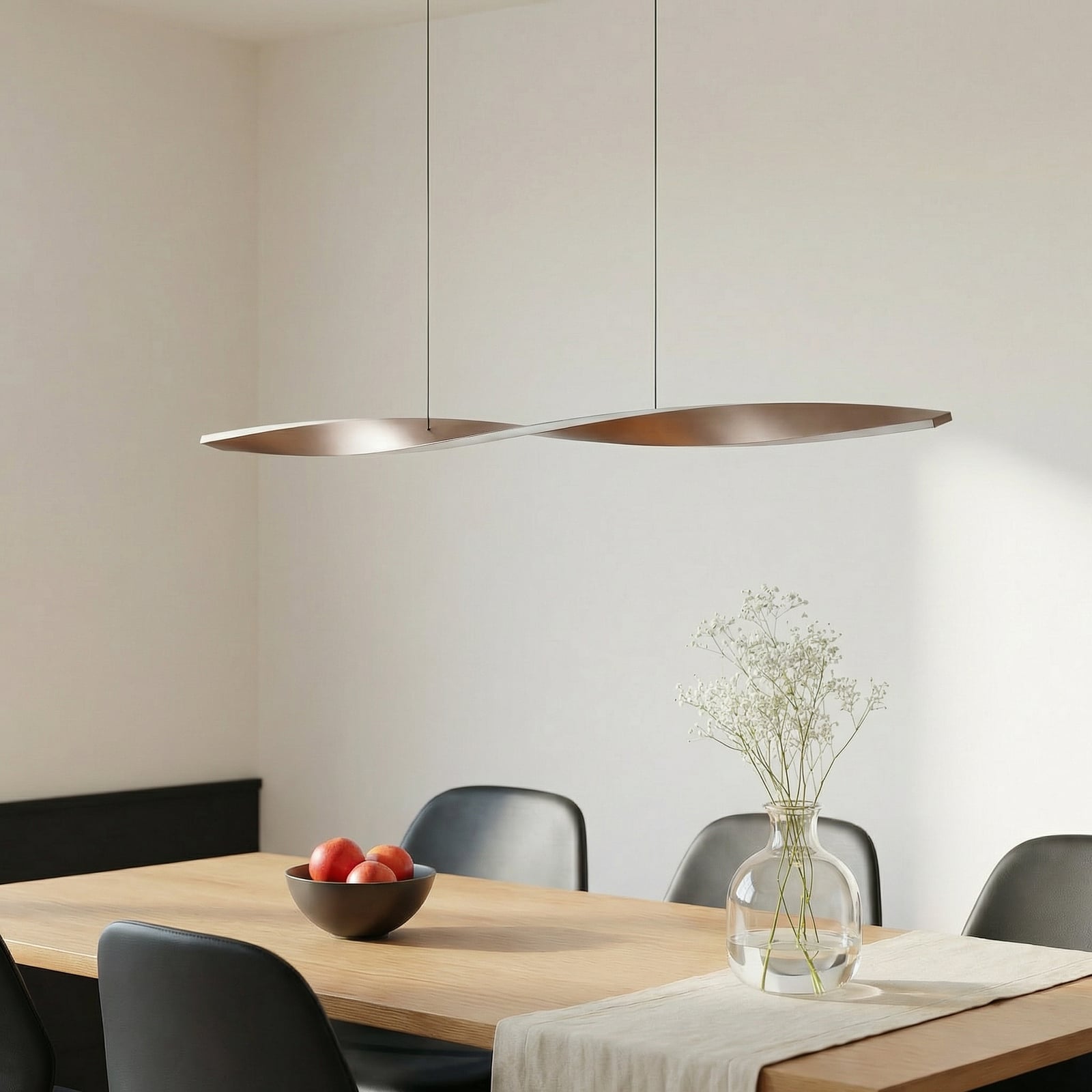 LED pendellampe Jaren svart/brun 100 cm montert i stue