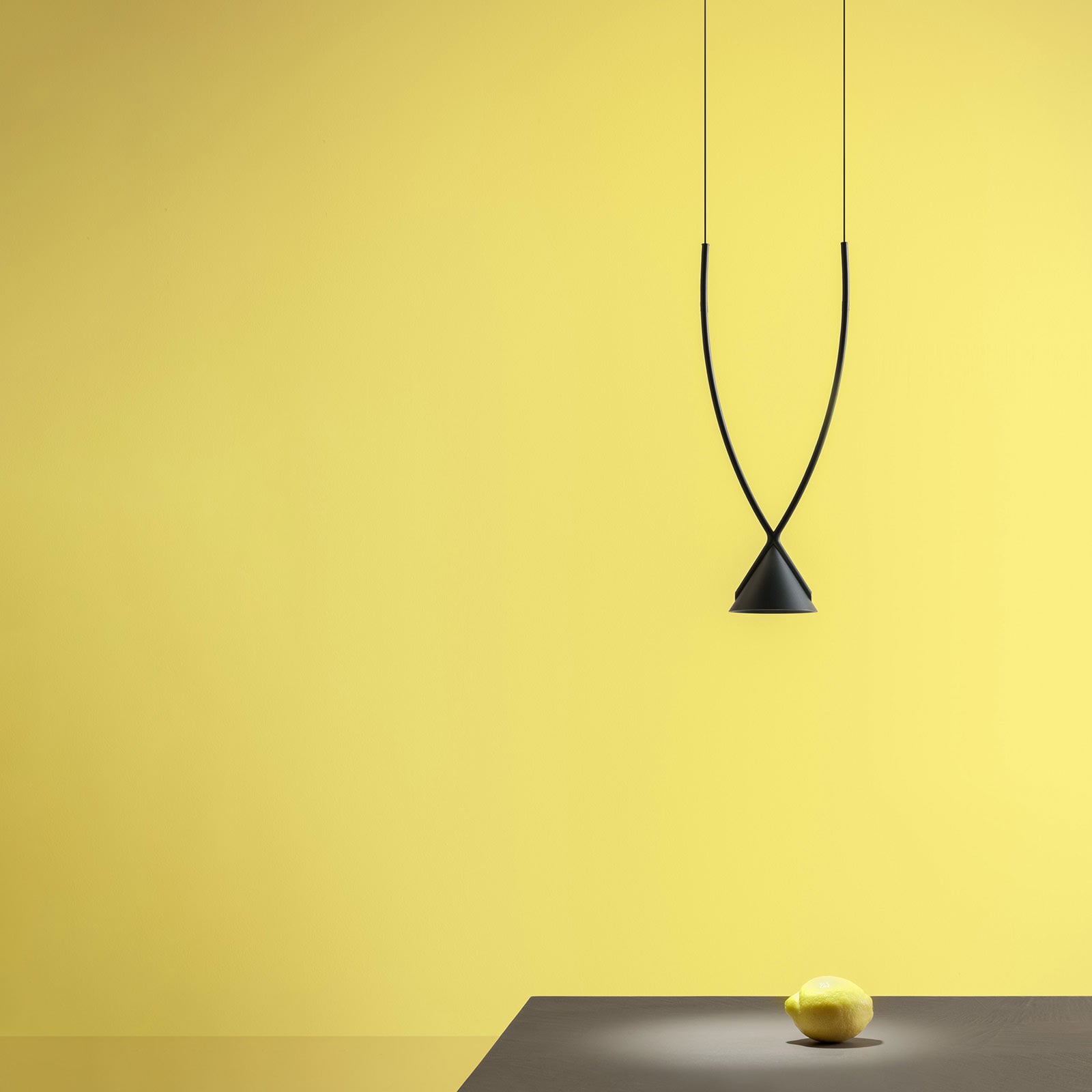 LED pendellampe Jewel 1-lys svart Ø9 cm bakside