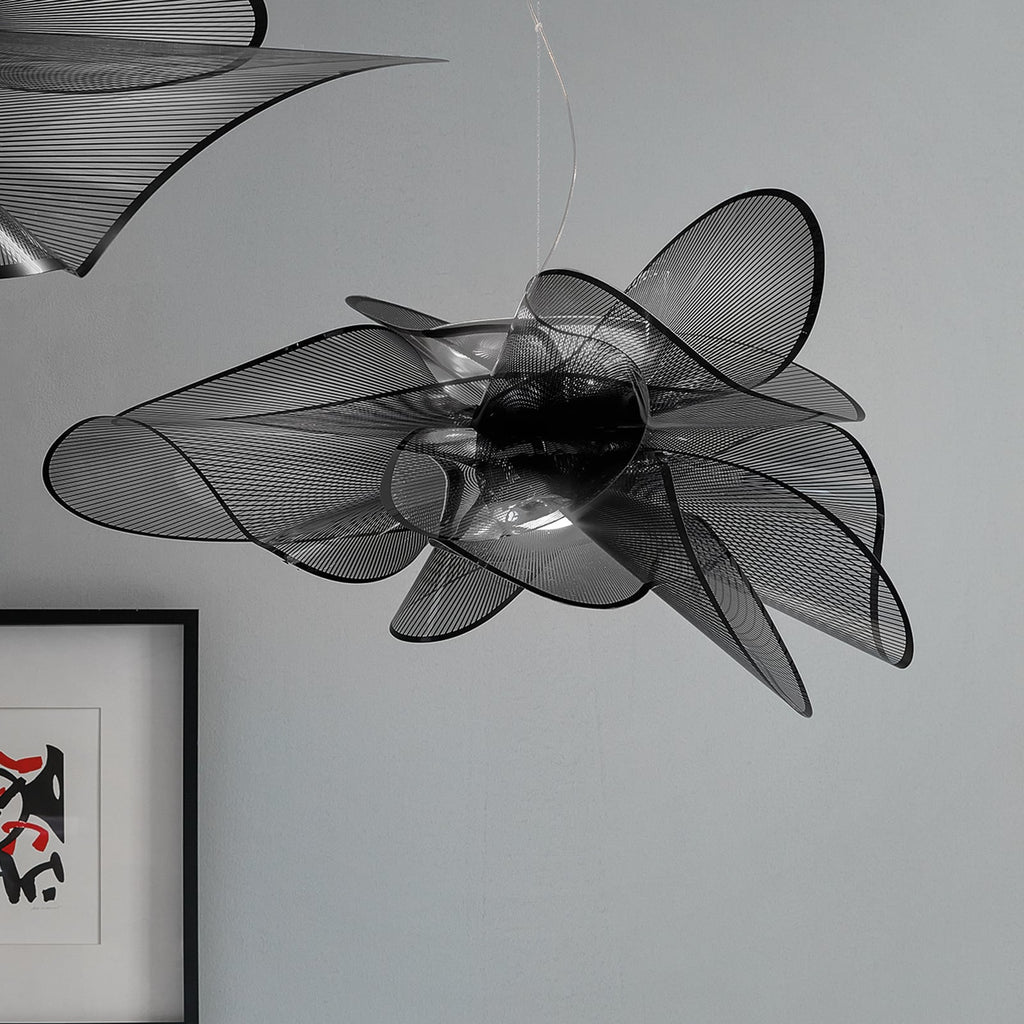 LED pendellampe La Belle Étoile svart Ø90 cm montert i rom