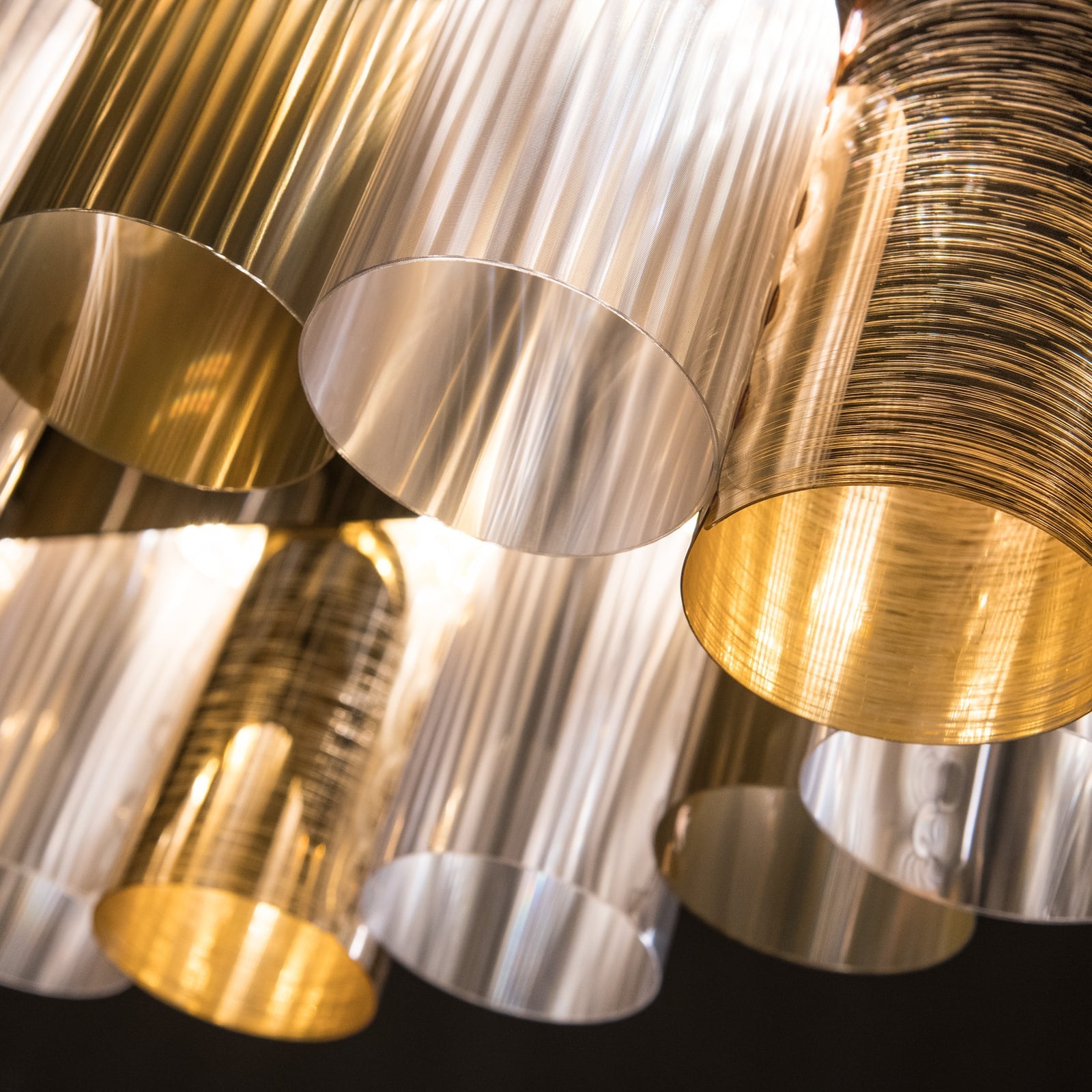 LED pendellampe La Lollo gullfarget 142 cm med dimmer