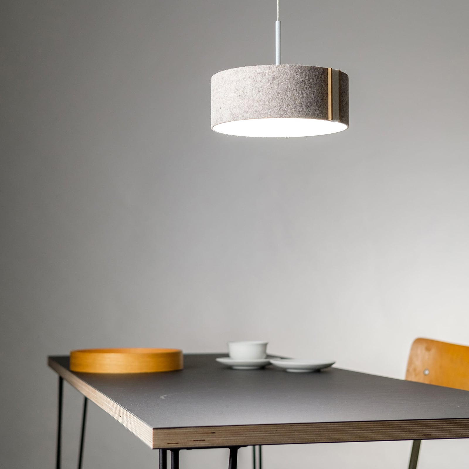 LED pendellampe LARAfelt S filt/eik dimbar profil