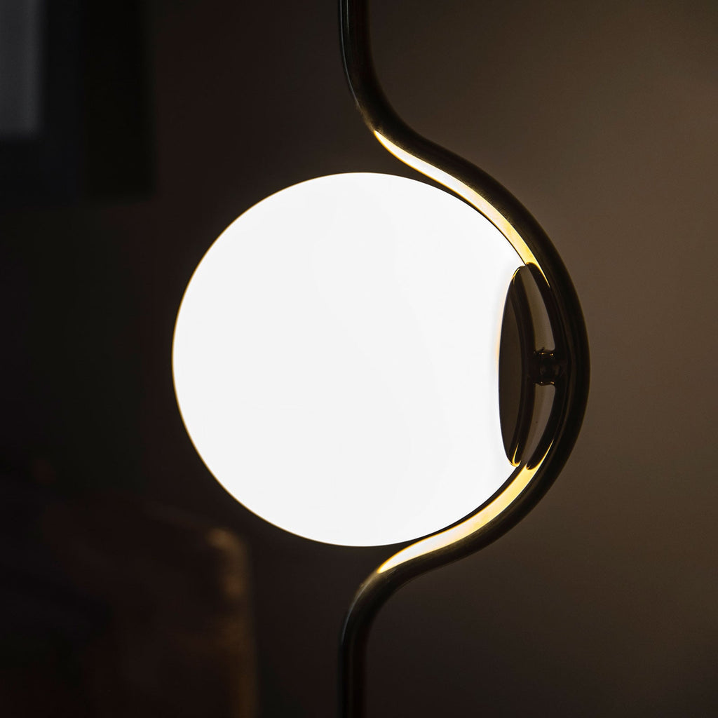 Detalj av LED pendellampe Le Vita opalglass gull