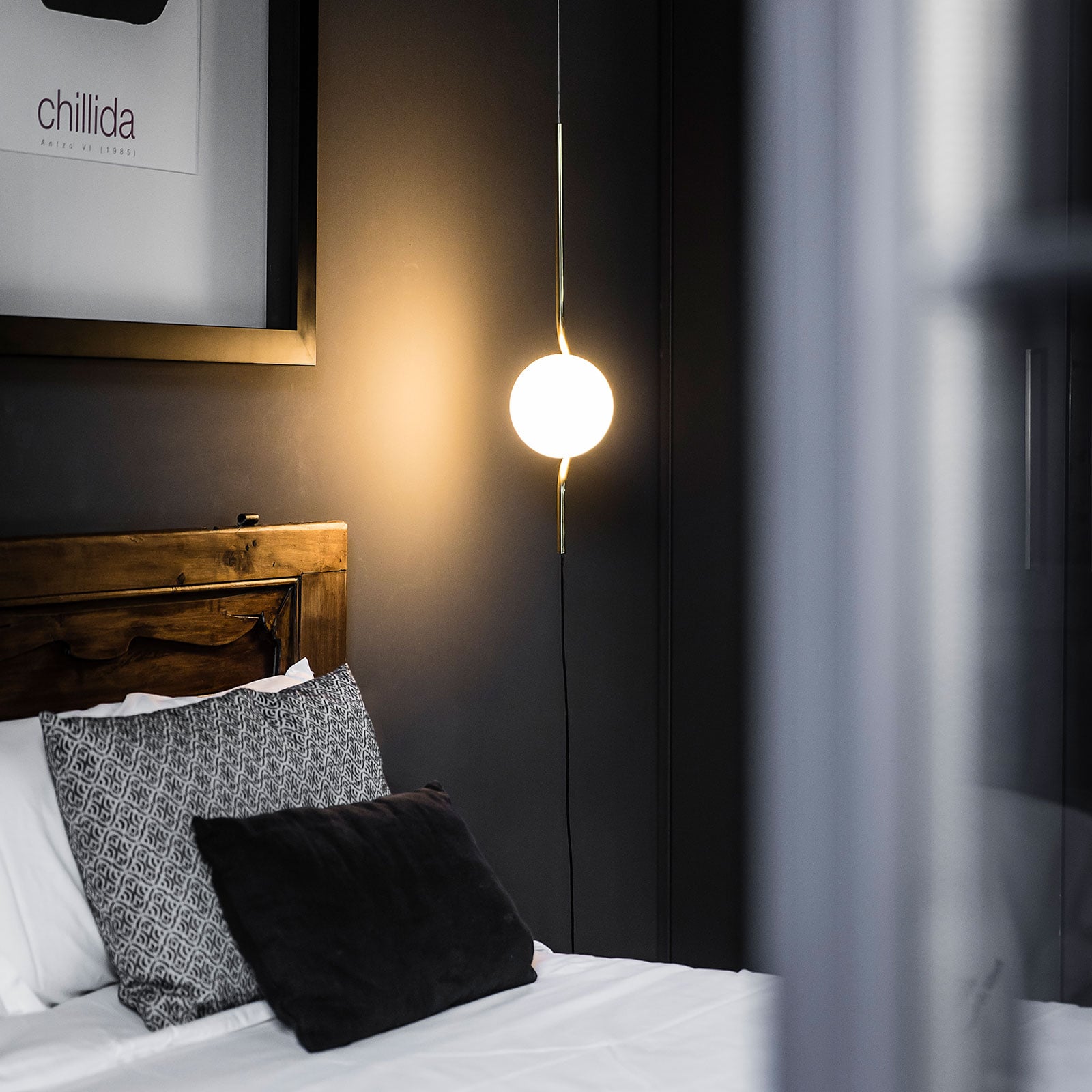 Montert LED pendellampe Le Vita opalglass gull i rom