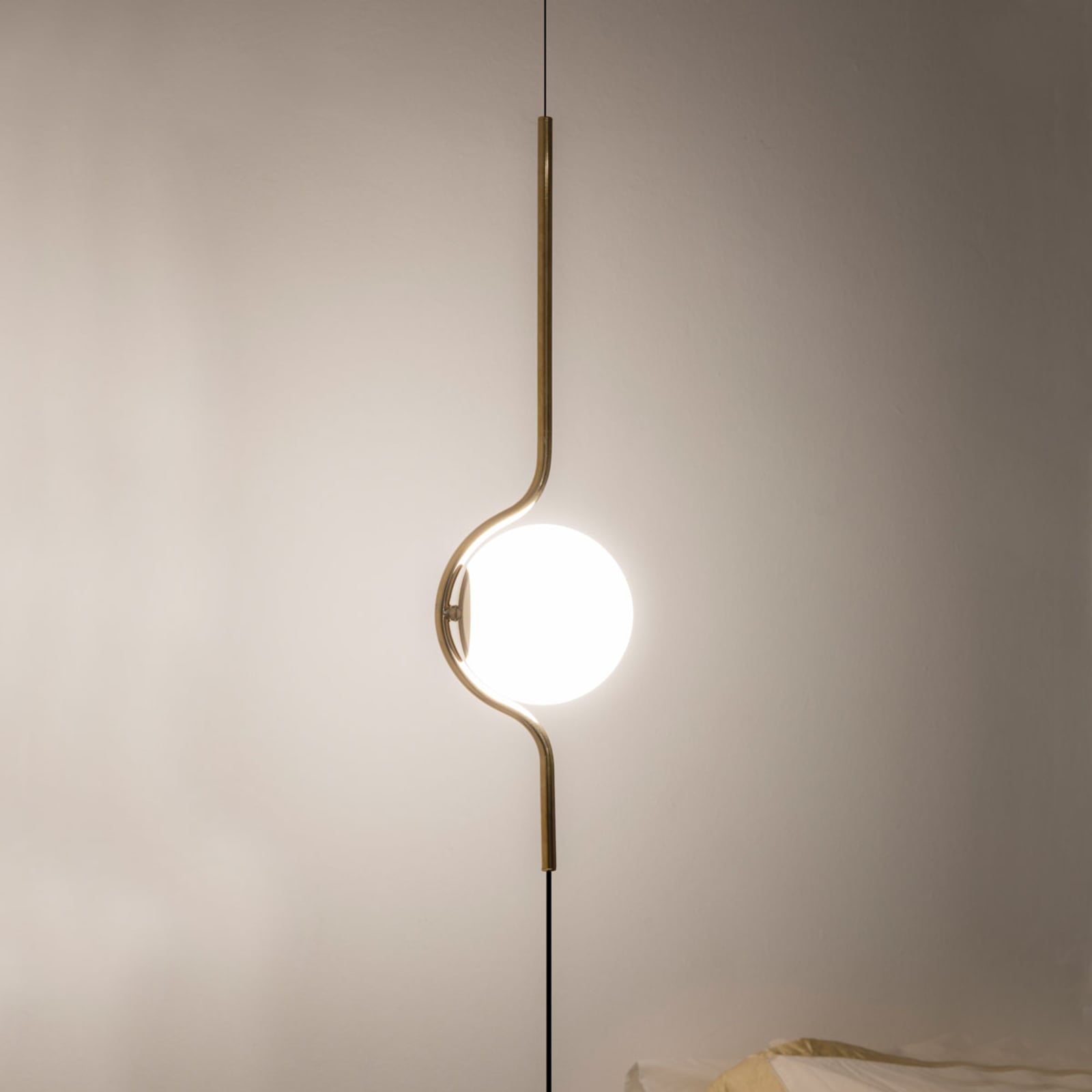 LED pendellampe Le Vita opalglass gull med synlig ledning