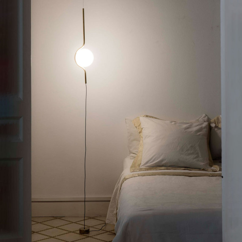LED pendellampe Le Vita opalglass gull i bruk
