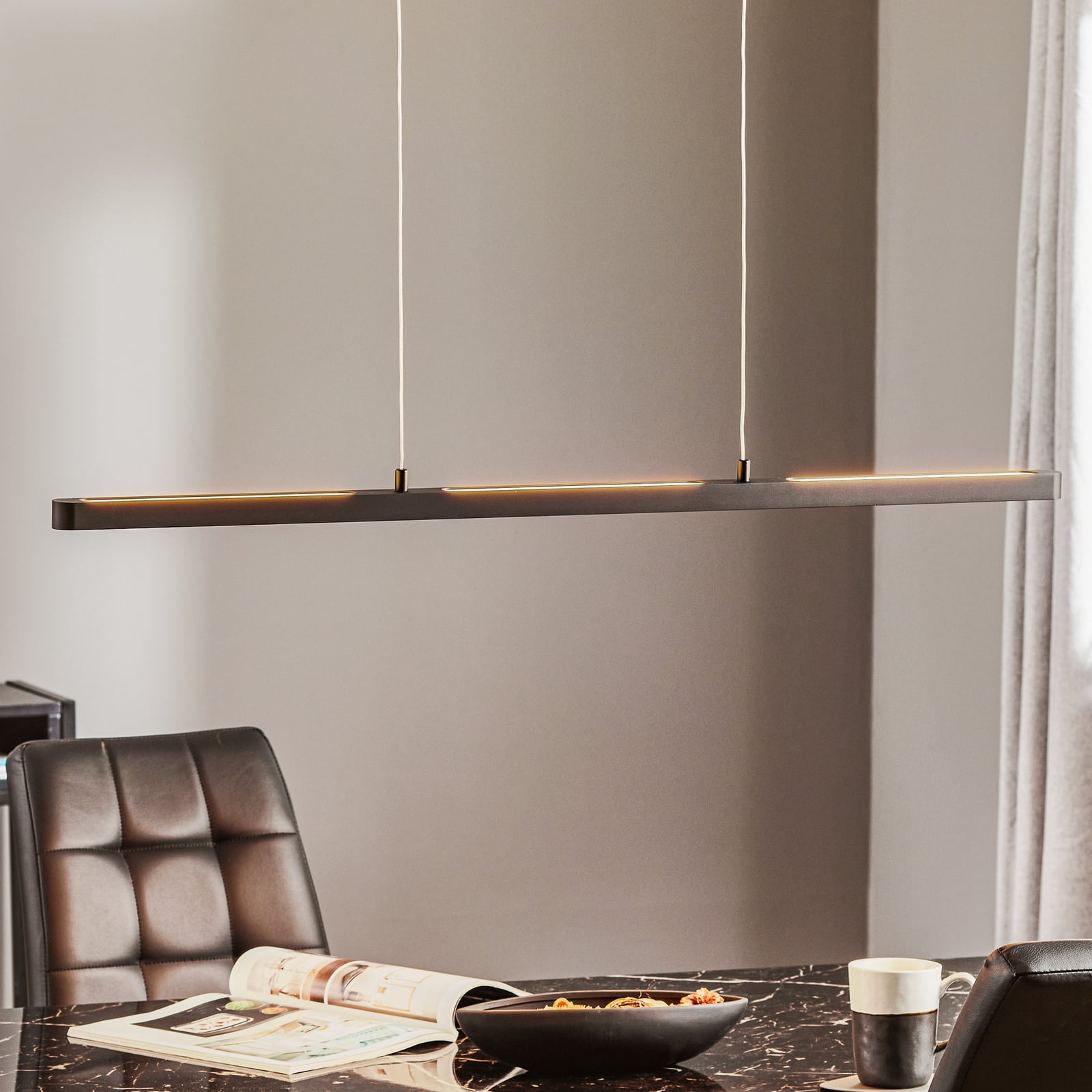 LED pendellampe Lento svart opp og ned dimbar 100 cm bakside