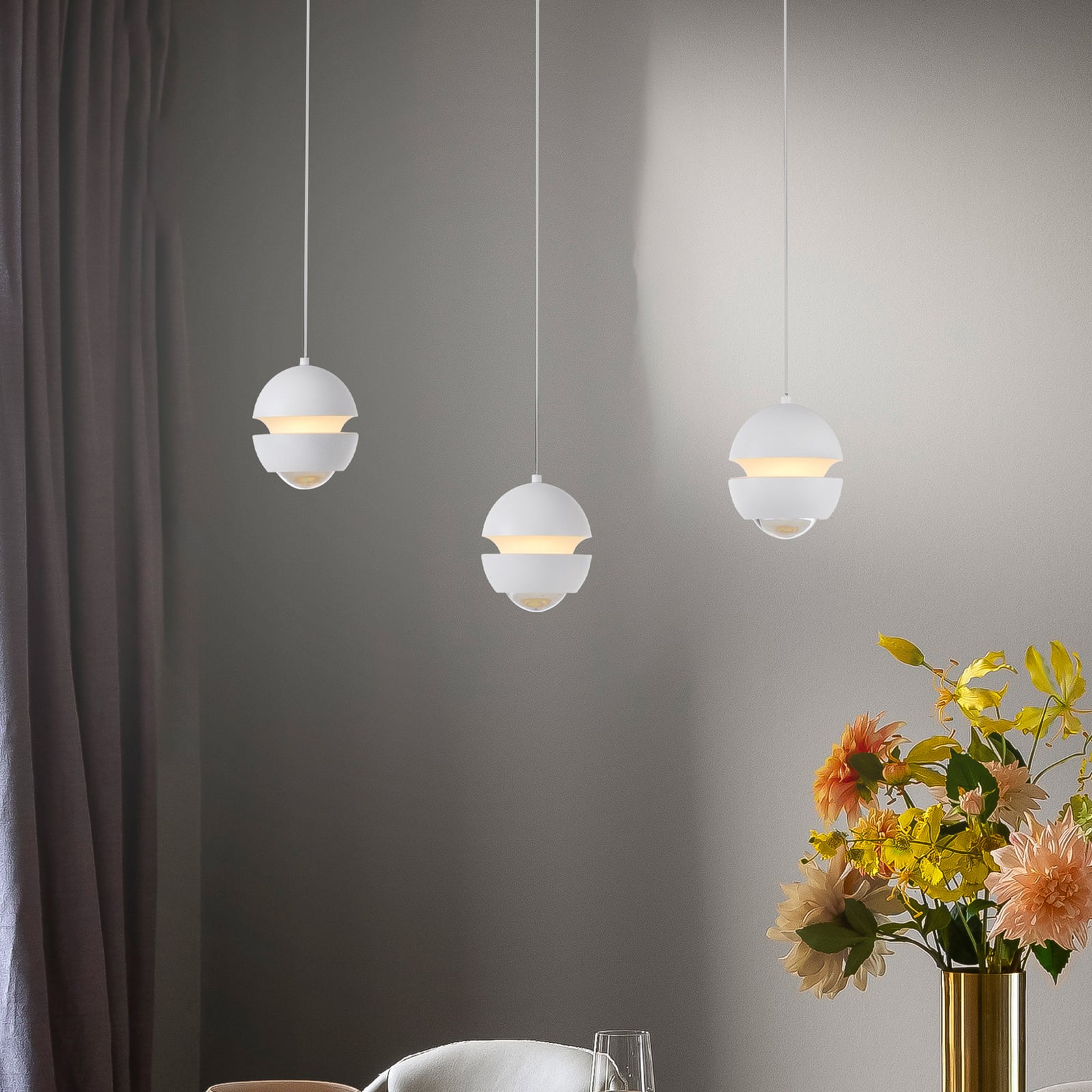 LED pendellampe Lini 3-lys hvit kuleform dimbar forfra